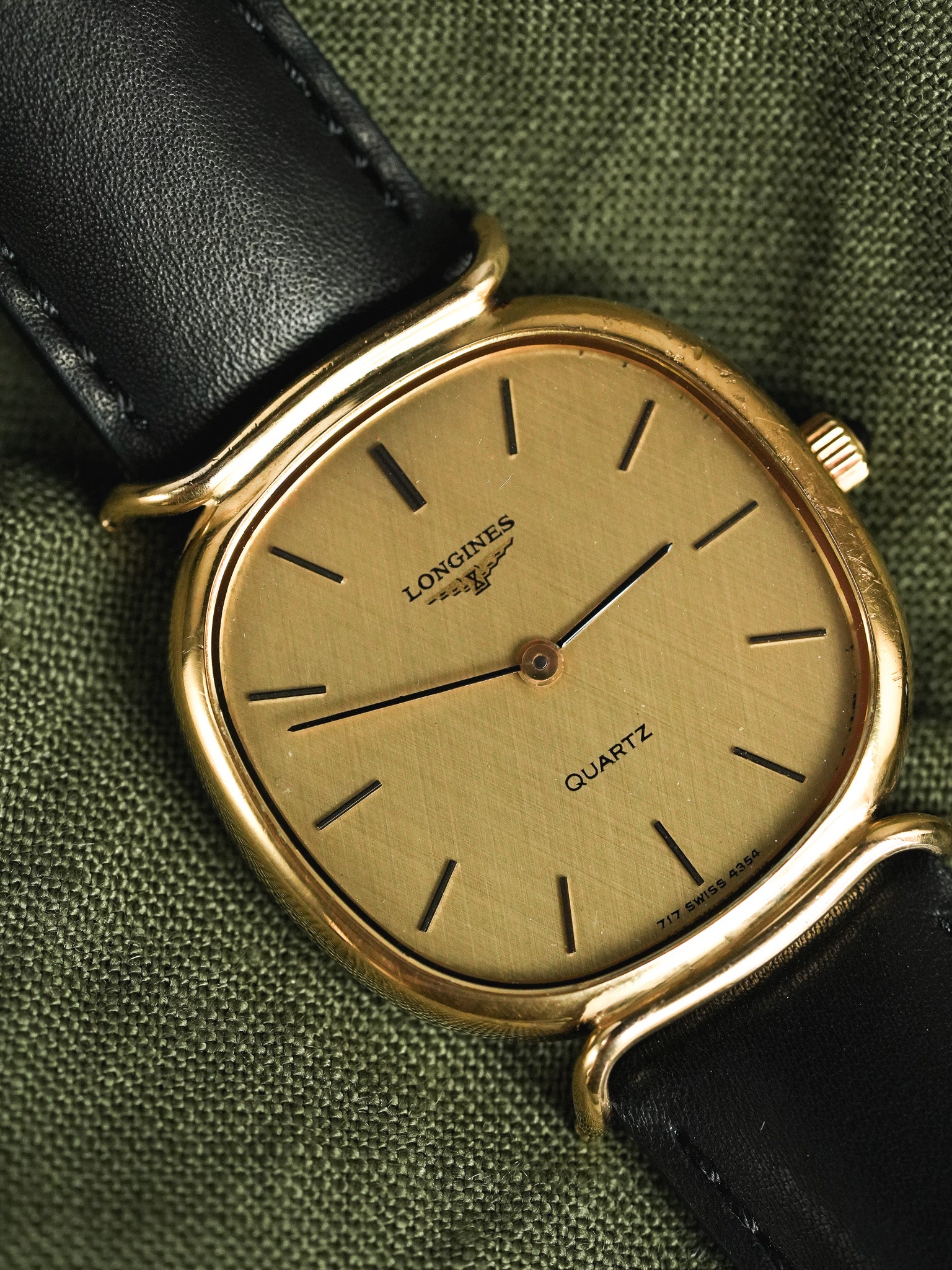 Longines - Cornes Centrales Or Cabochon Noir - 1980s - Atelier Victor - Vintage Shop
