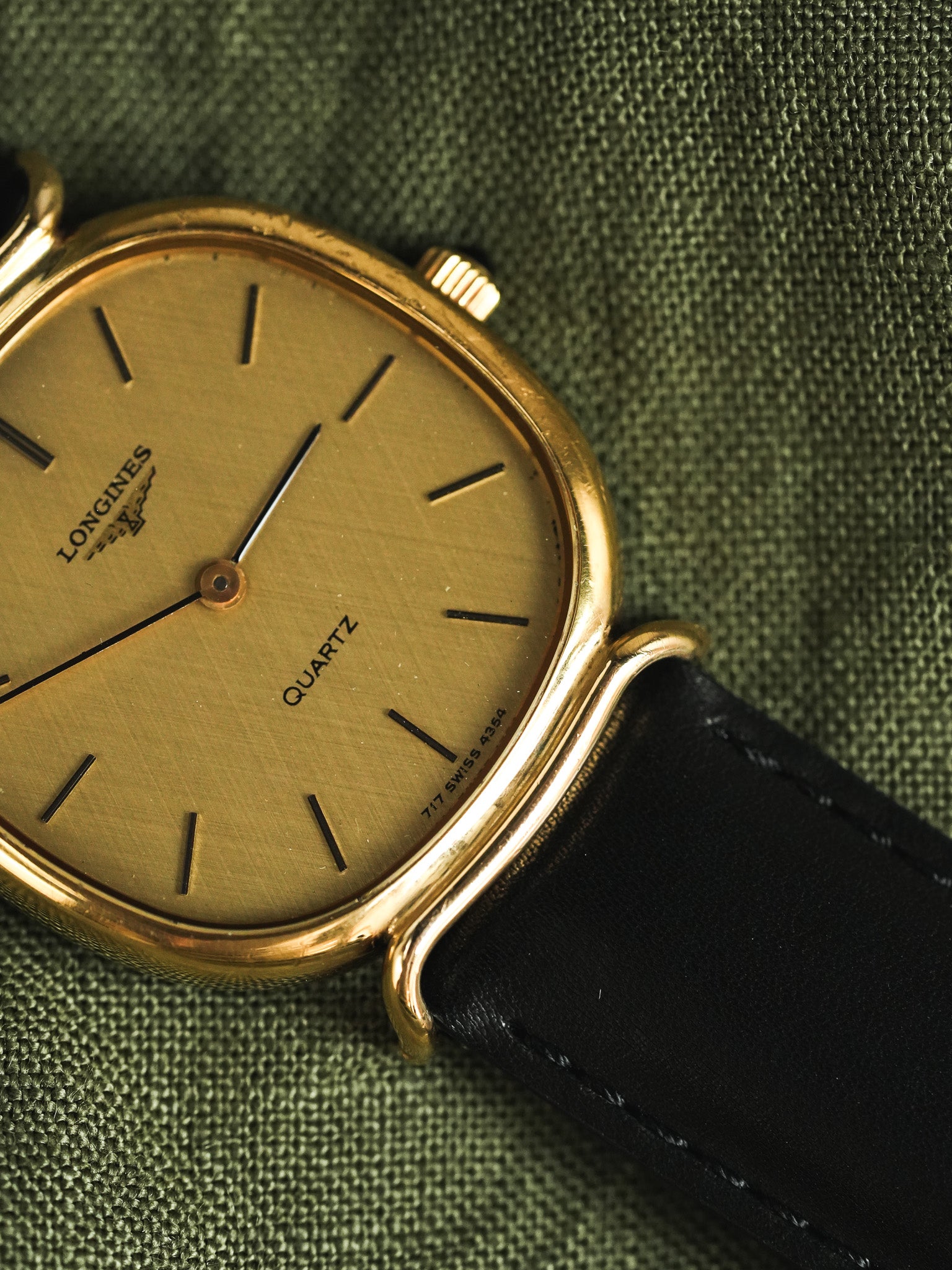 Longines - Cornes Centrales Or Cabochon Noir - 1980s - Atelier Victor - Vintage Shop