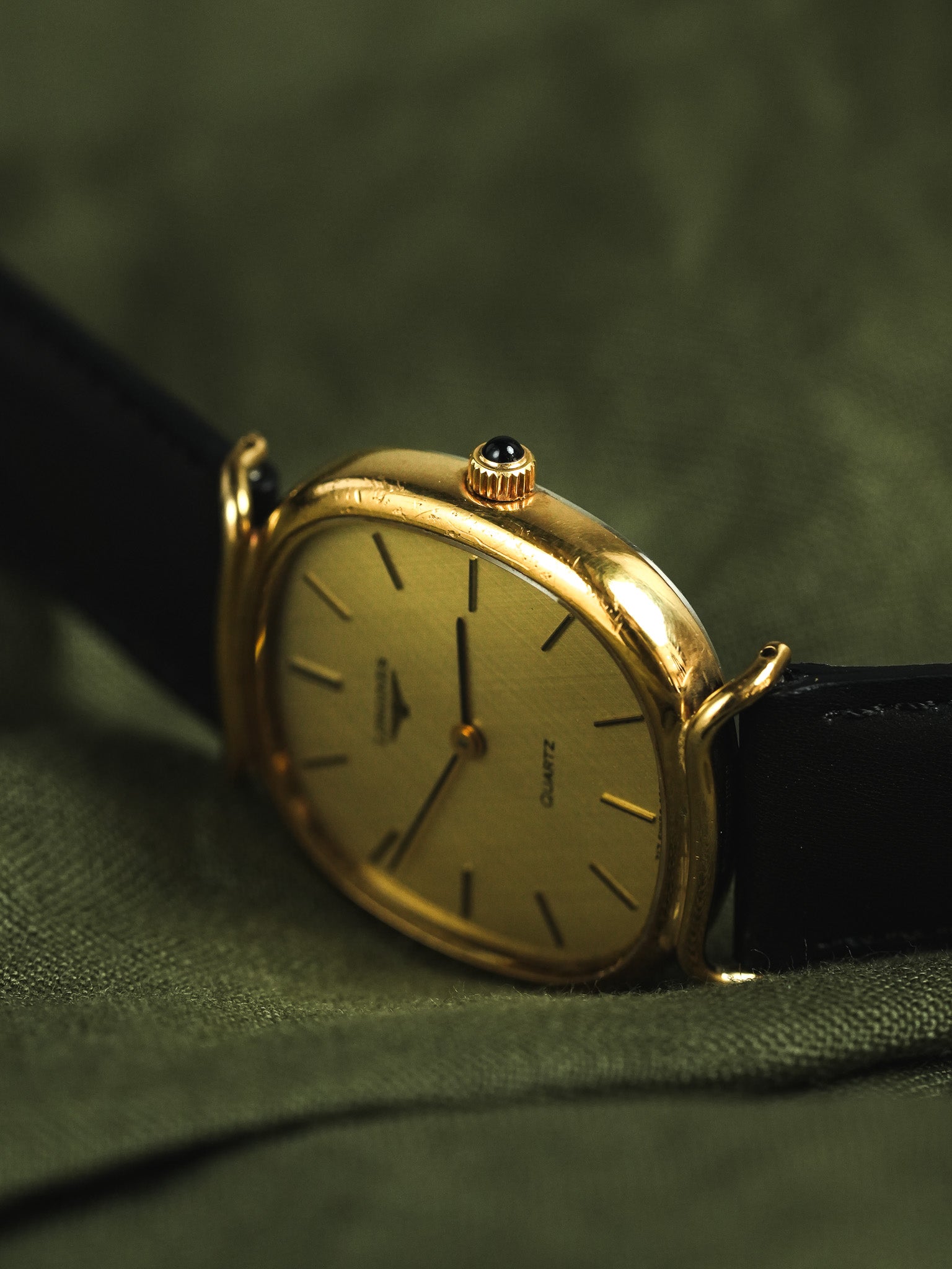 Longines - Cornes Centrales Or Cabochon Noir - 1980s - Atelier Victor - Vintage Shop
