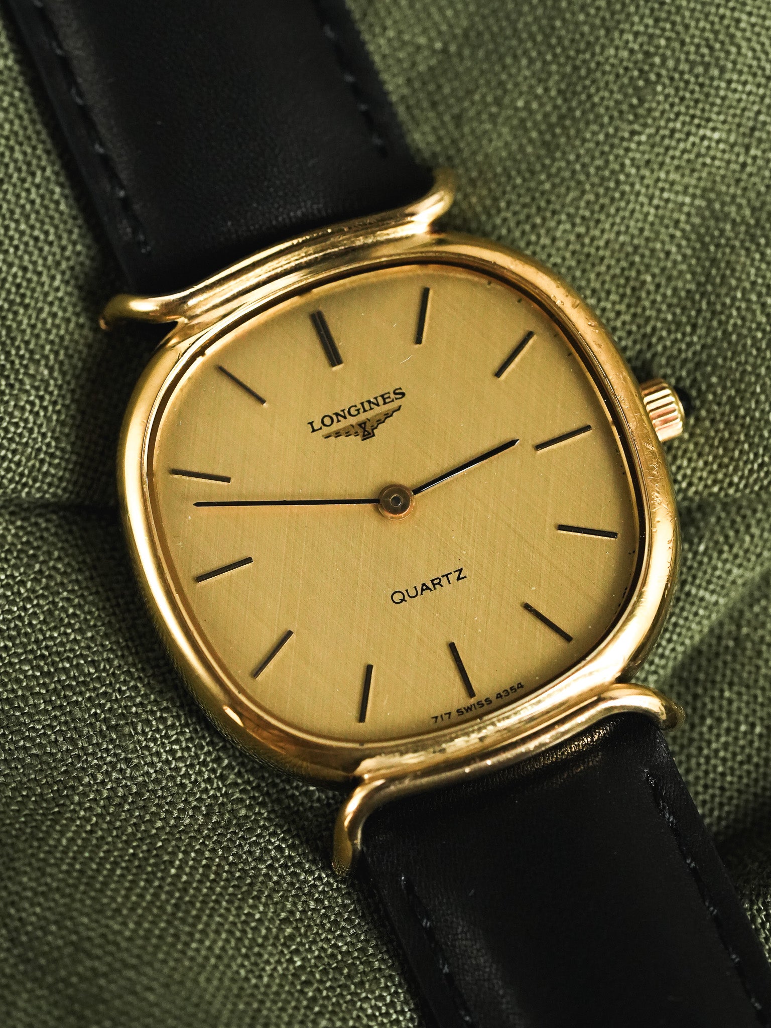 Longines - Cornes Centrales Or Cabochon Noir - 1980s - Atelier Victor - Vintage Shop