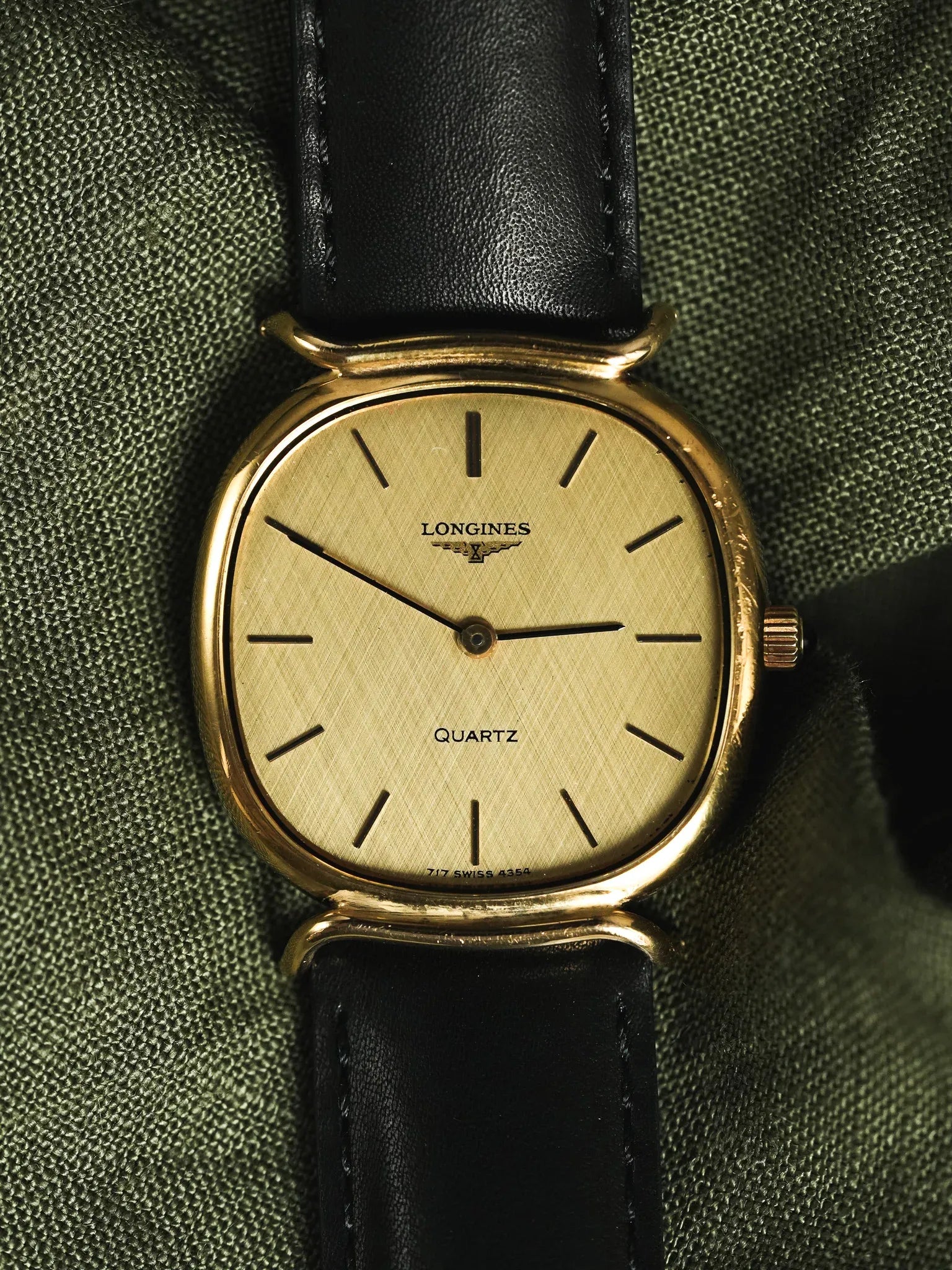Longines - Cornes Centrales Or Cabochon Noir - 1980s - Atelier Victor - Vintage Shop