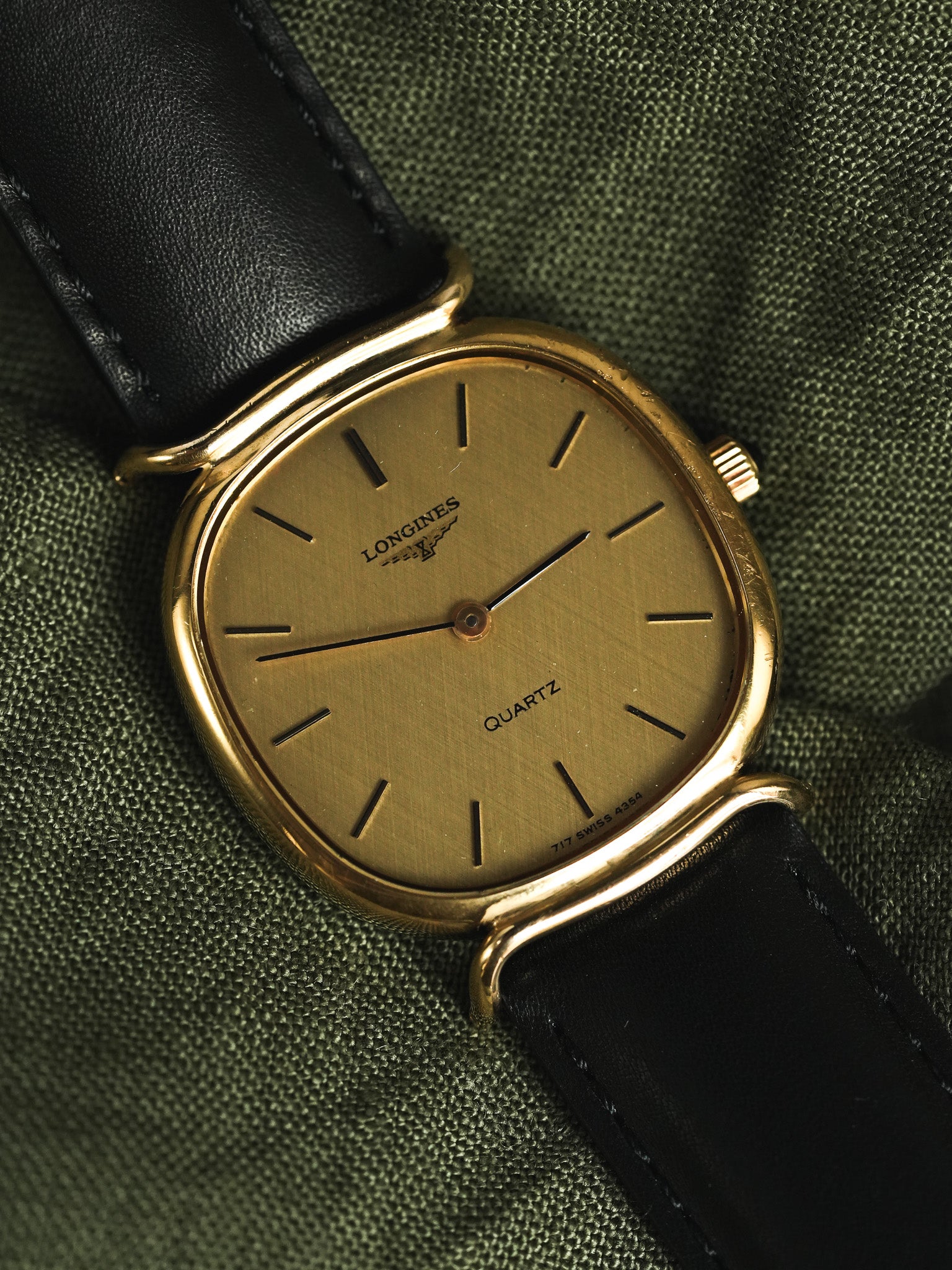 Longines - Cornes Centrales Or Cabochon Noir - 1980s - Atelier Victor - Vintage Shop