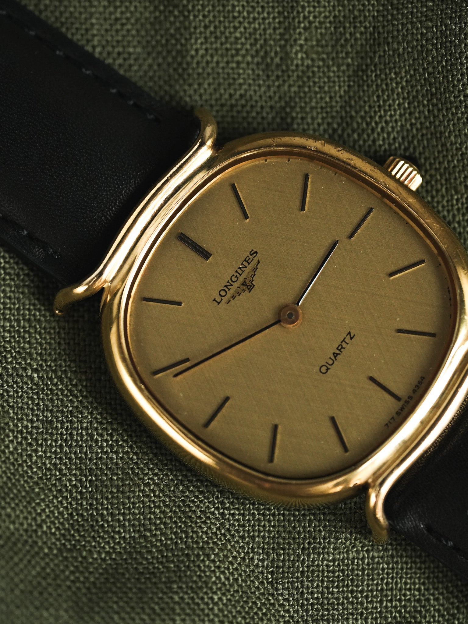 Longines - Cornes Centrales Or Cabochon Noir - 1980s - Atelier Victor - Vintage Shop