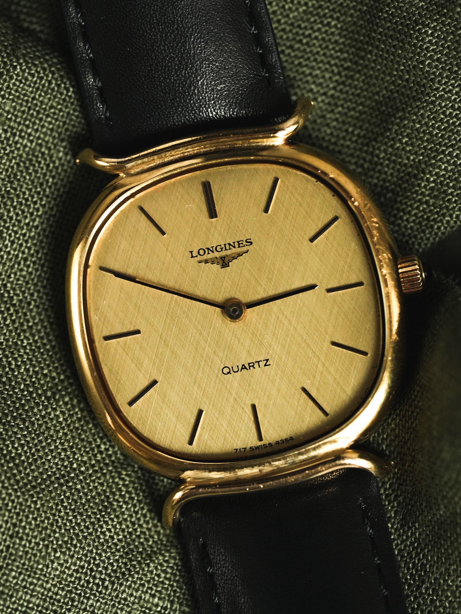 Longines - Cornes Centrales Or Cabochon Noir - 1980s - Atelier Victor - Vintage Shop