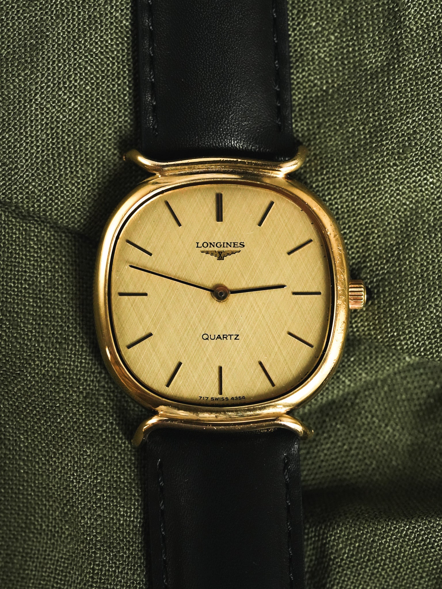 Longines - Cornes Centrales Or Cabochon Noir - 1980s - Atelier Victor - Vintage Shop