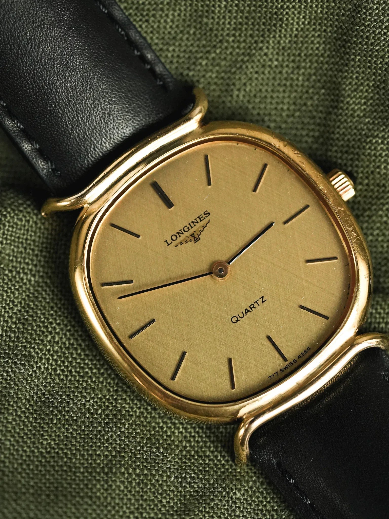 Longines - Cornes Centrales Or Cabochon Noir - 1980s - Atelier Victor - Vintage Shop