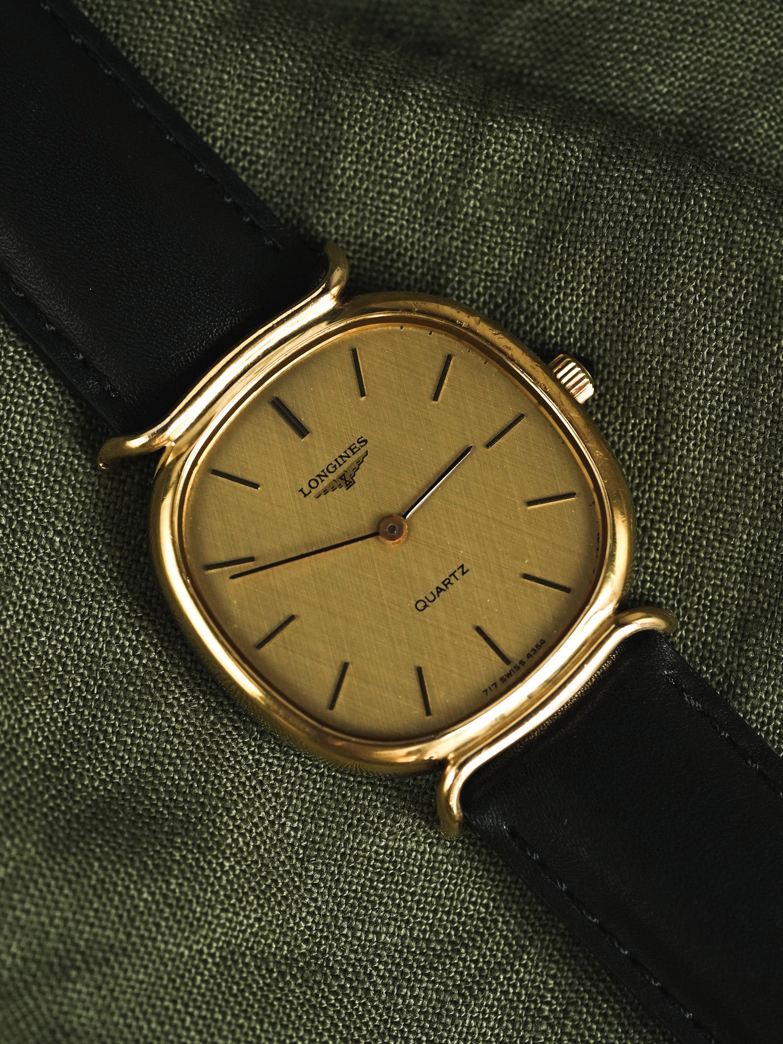 Longines - Cornes Centrales Or Cabochon Noir - 1980s - Atelier Victor - Vintage Shop