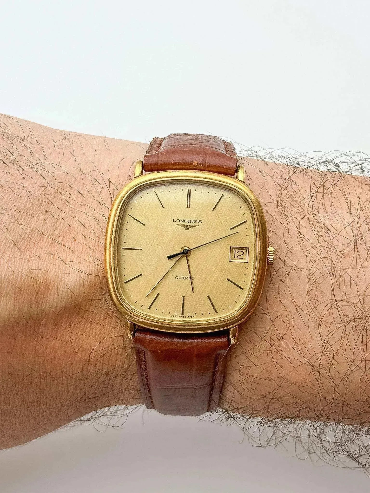 Longines - Linen Dial Square Date - 1979 - Atelier Victor - Vintage Shop