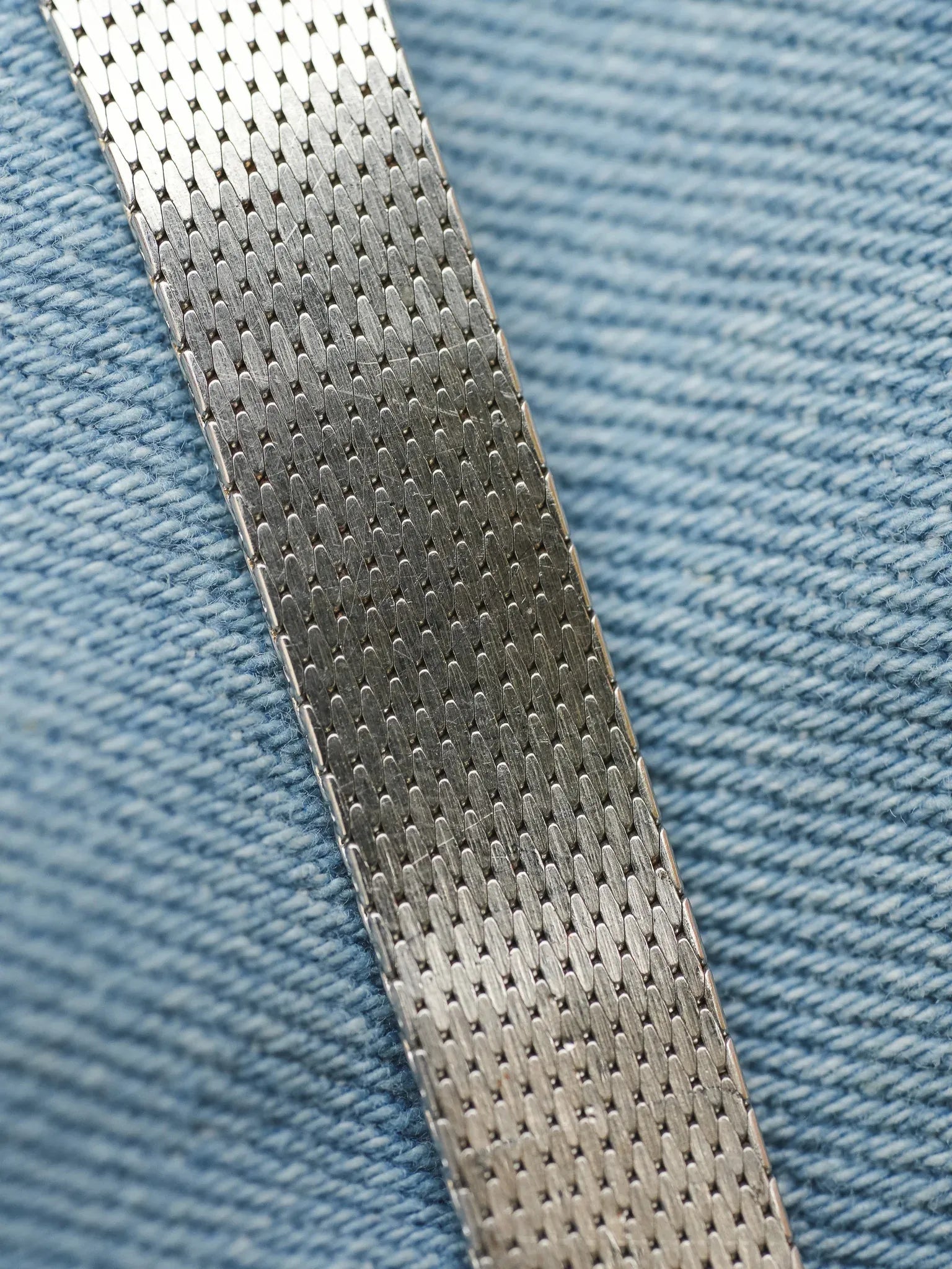 Longines - mini Dress Watch en maille milanaise acier index romain - 1970s - Atelier Victor