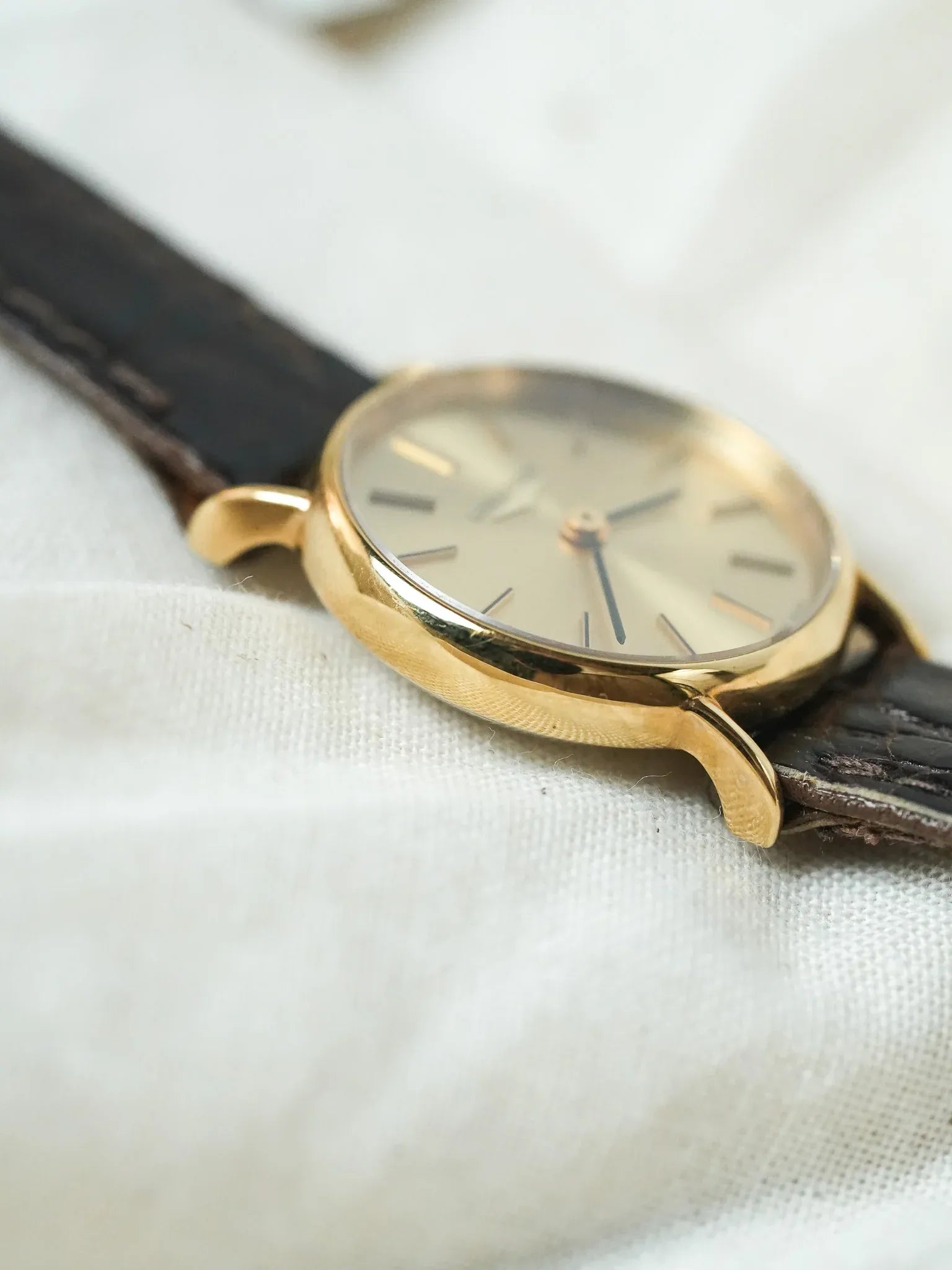 Longines- Mini Montre habillée femme plaqué Or Manuel - NOS - 1980s - Atelier Victor