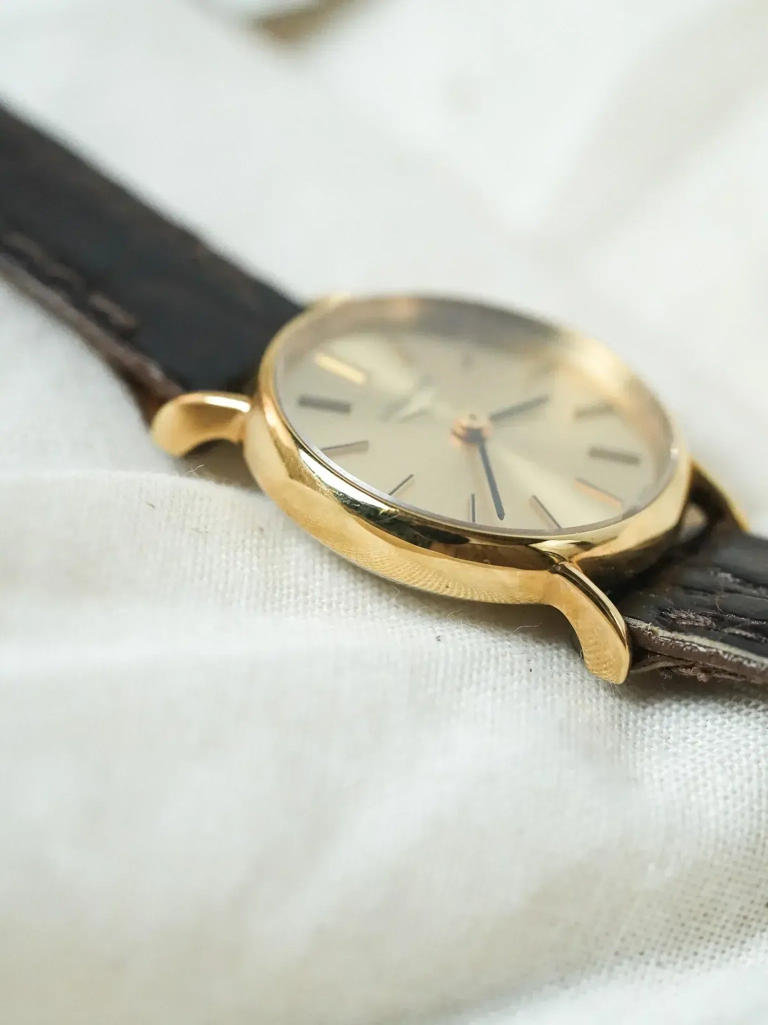 Longines- Mini Montre habillée femme plaqué Or Manuel - NOS - 1980s - Atelier Victor