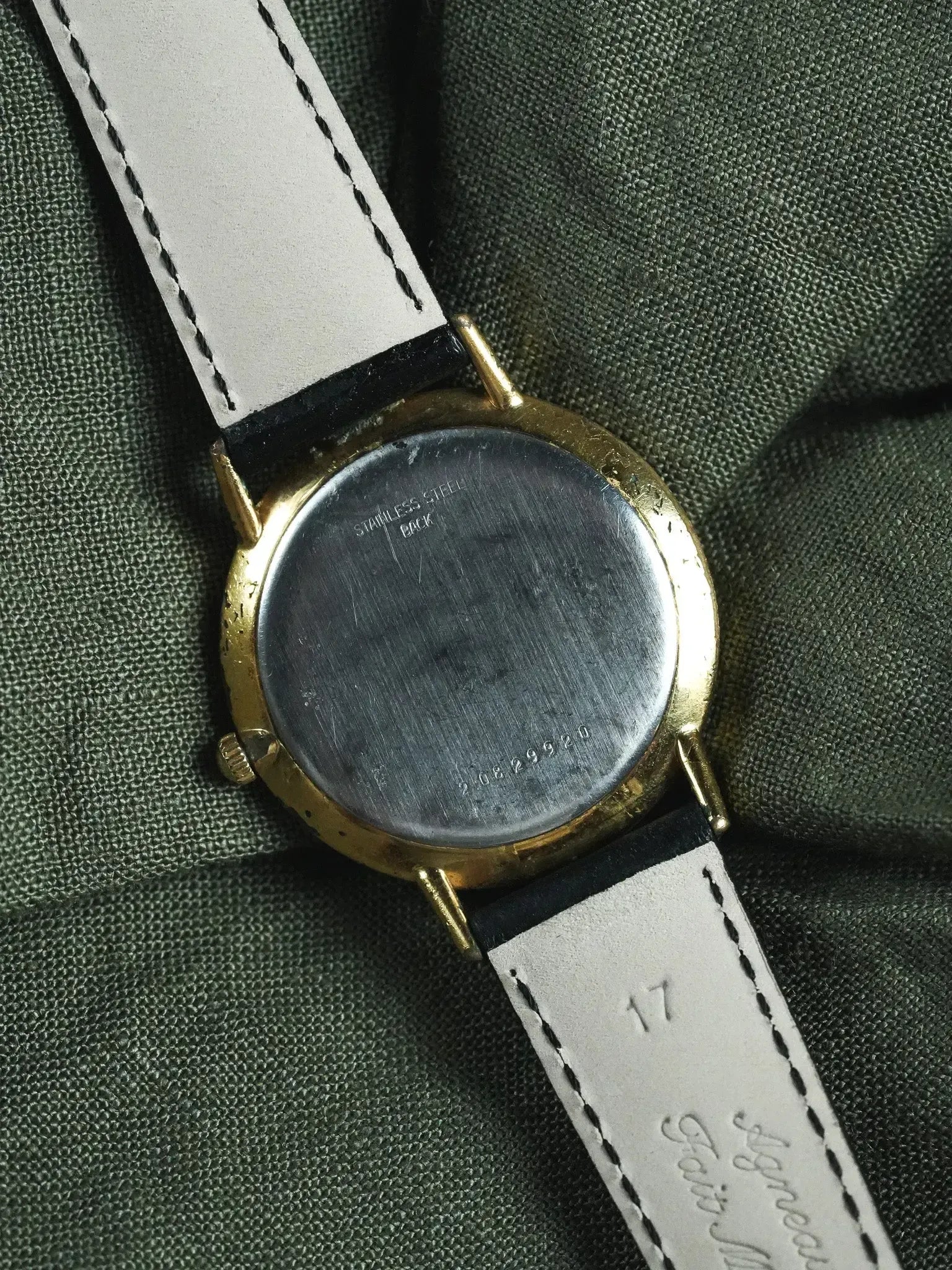 Longines - Montre habillée extra plate plaqué or index onyx - 1980s - Atelier Victor
