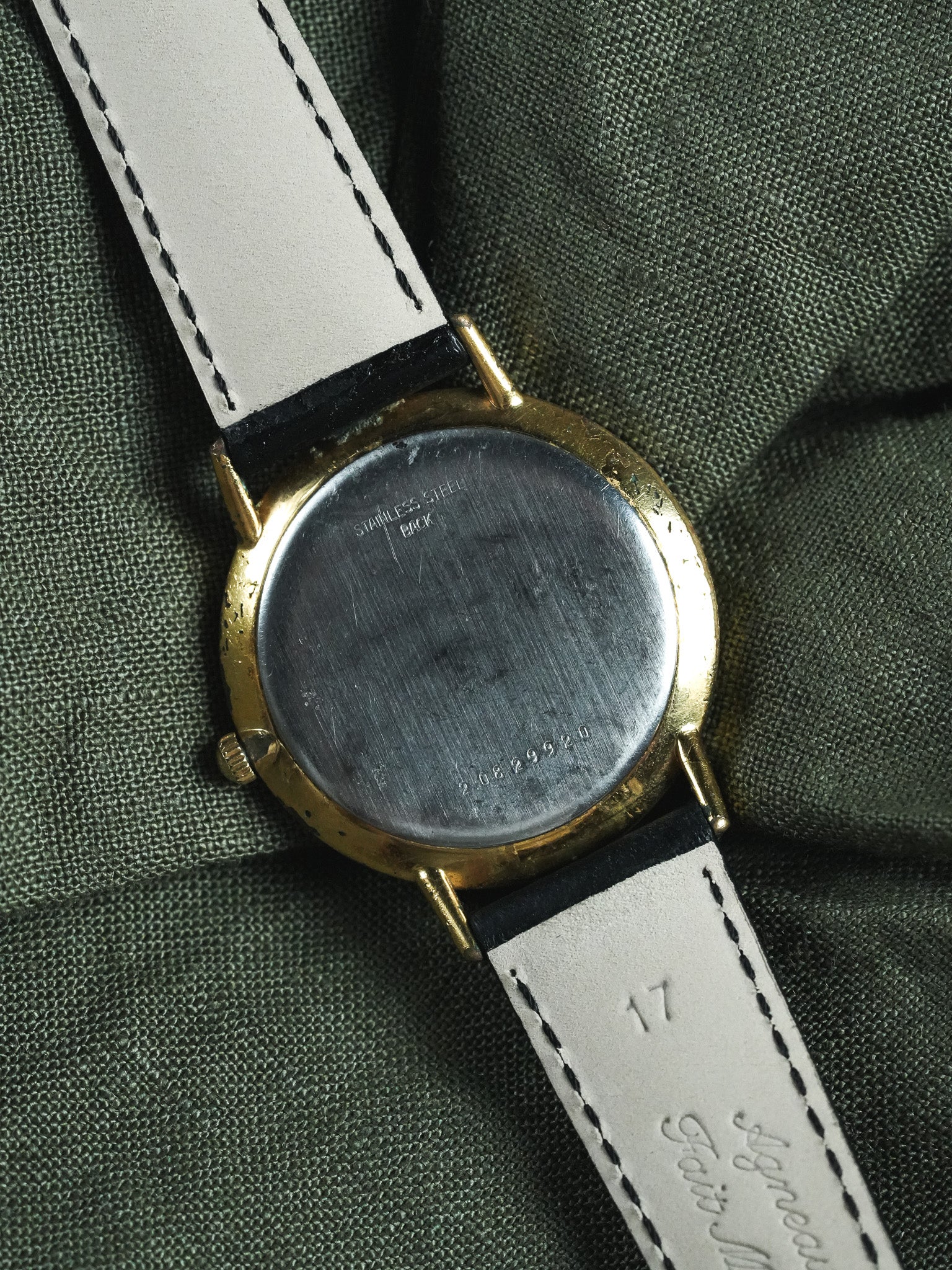 Longines - Montre habillée extra plate plaqué or index onyx - 1980s - Atelier Victor - Vintage Shop