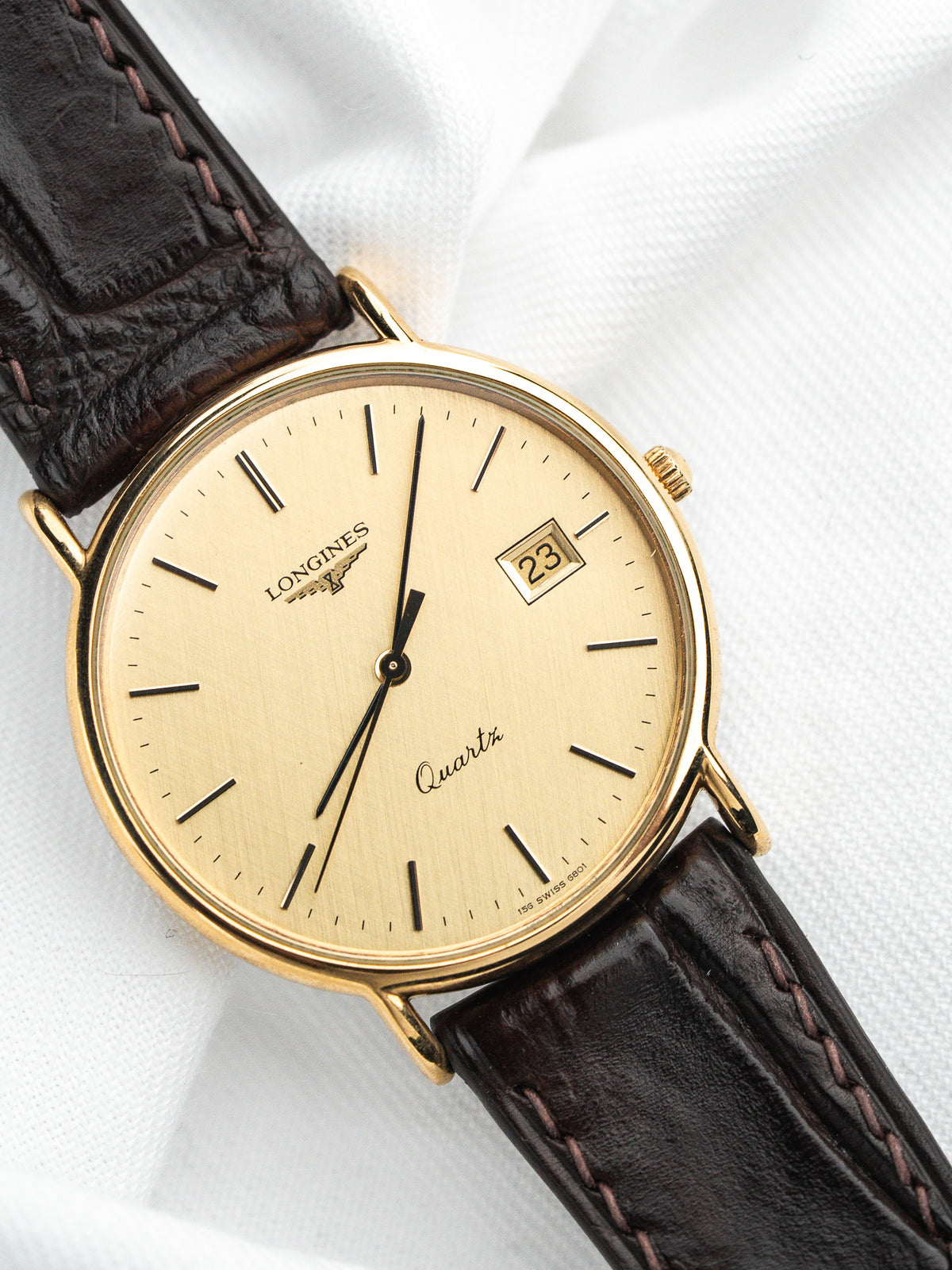 Montre Longines vintage Quartz, boîtier or, cadran champagne et bracelet cuir marron