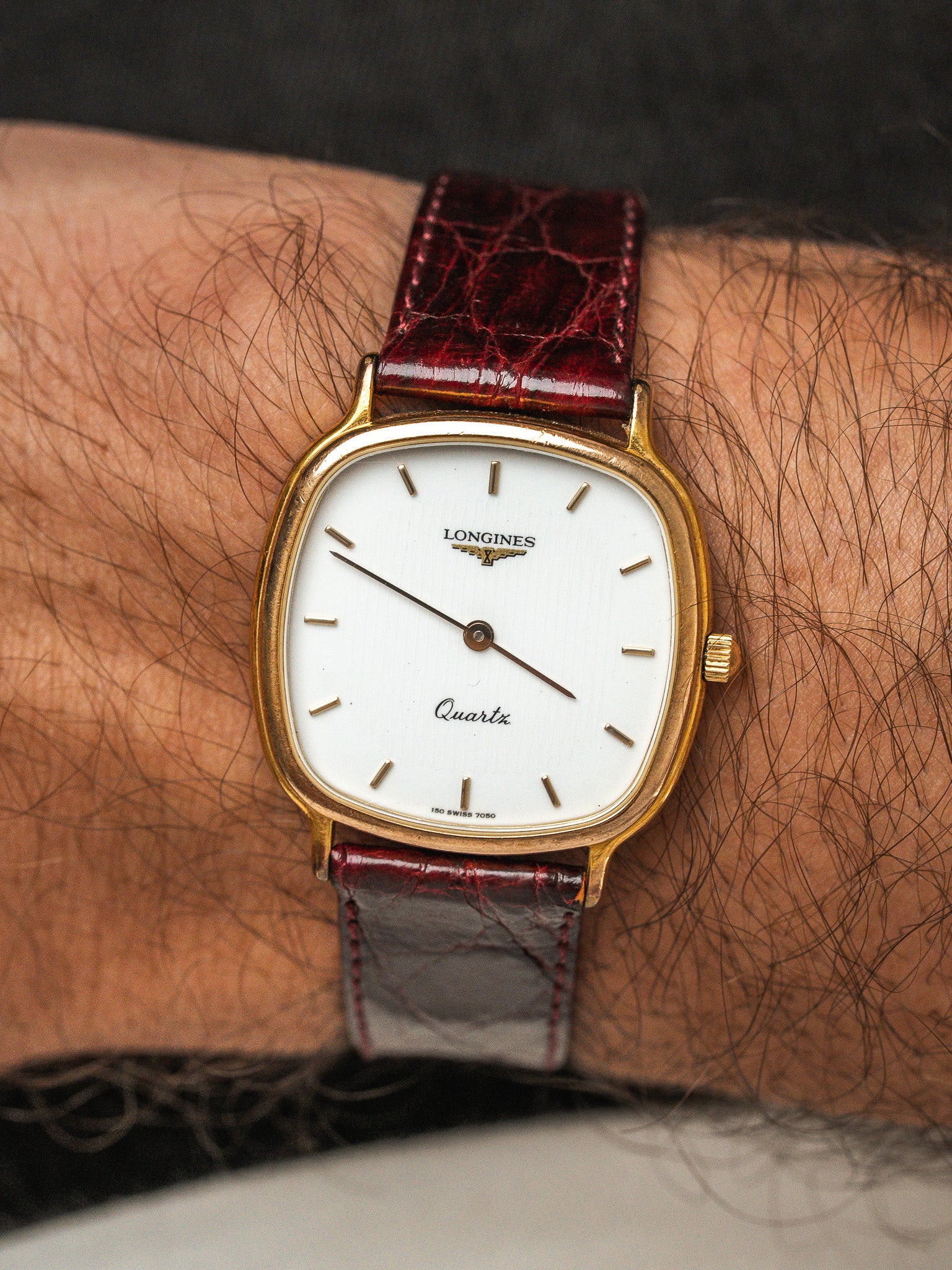 Longines Quartz Chapado en Oro — Cojín Esfera Rayada Dos Agujas (1980s)