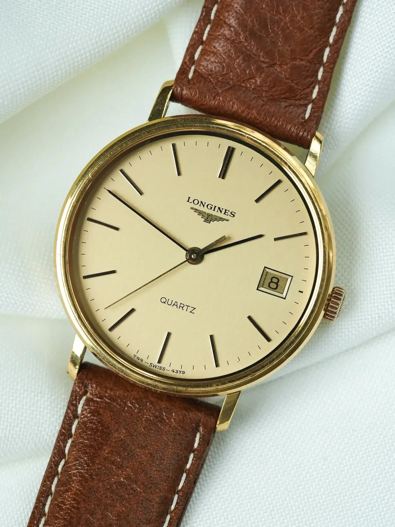 لونجين - Ronde 34mm ذهب تاريخ قرص ذهبي مؤشرات سوداء - 1980s