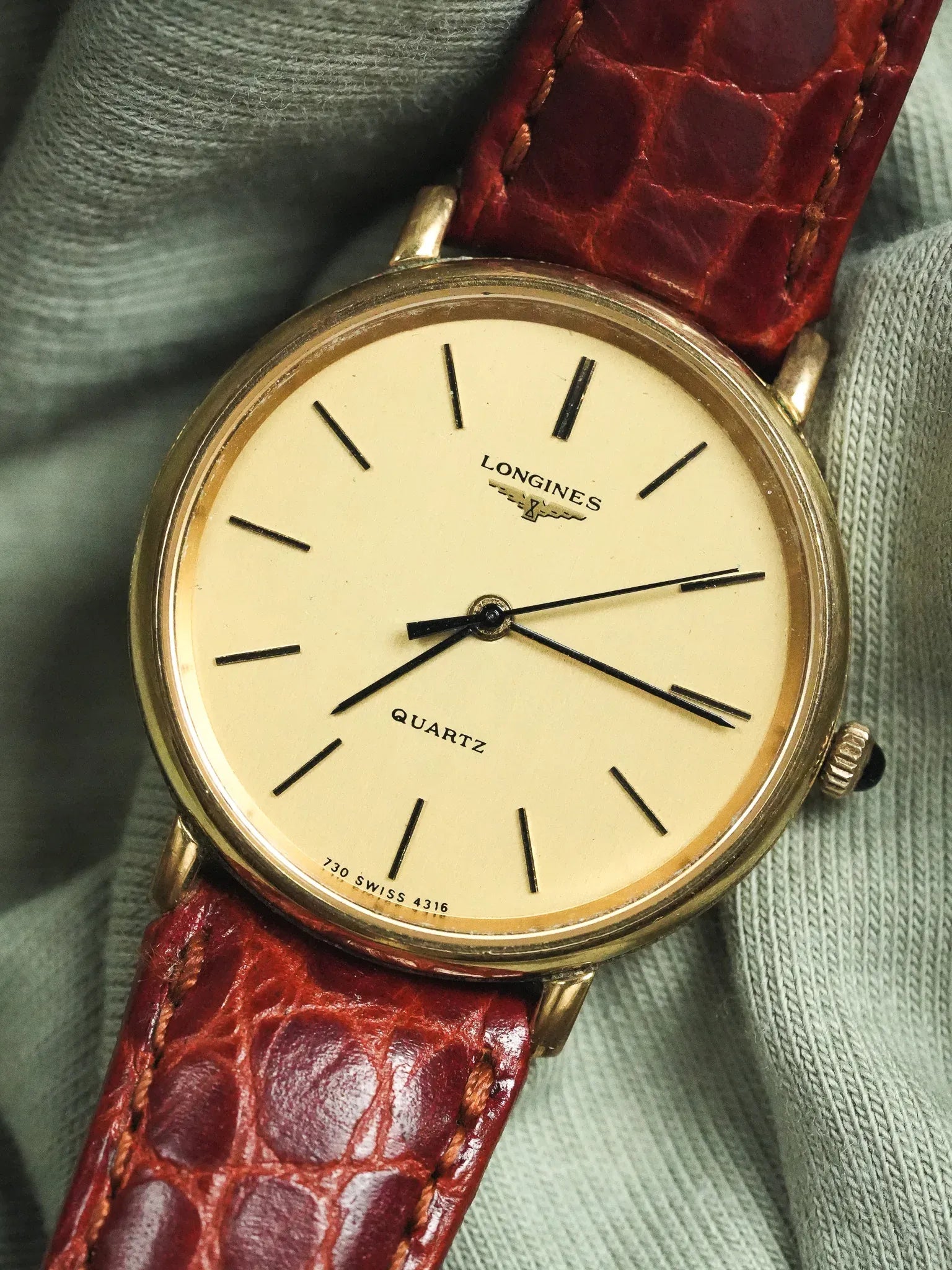 Longines - Ronde Or Cabochon noir - 1970s - Atelier Victor - Vintage Shop