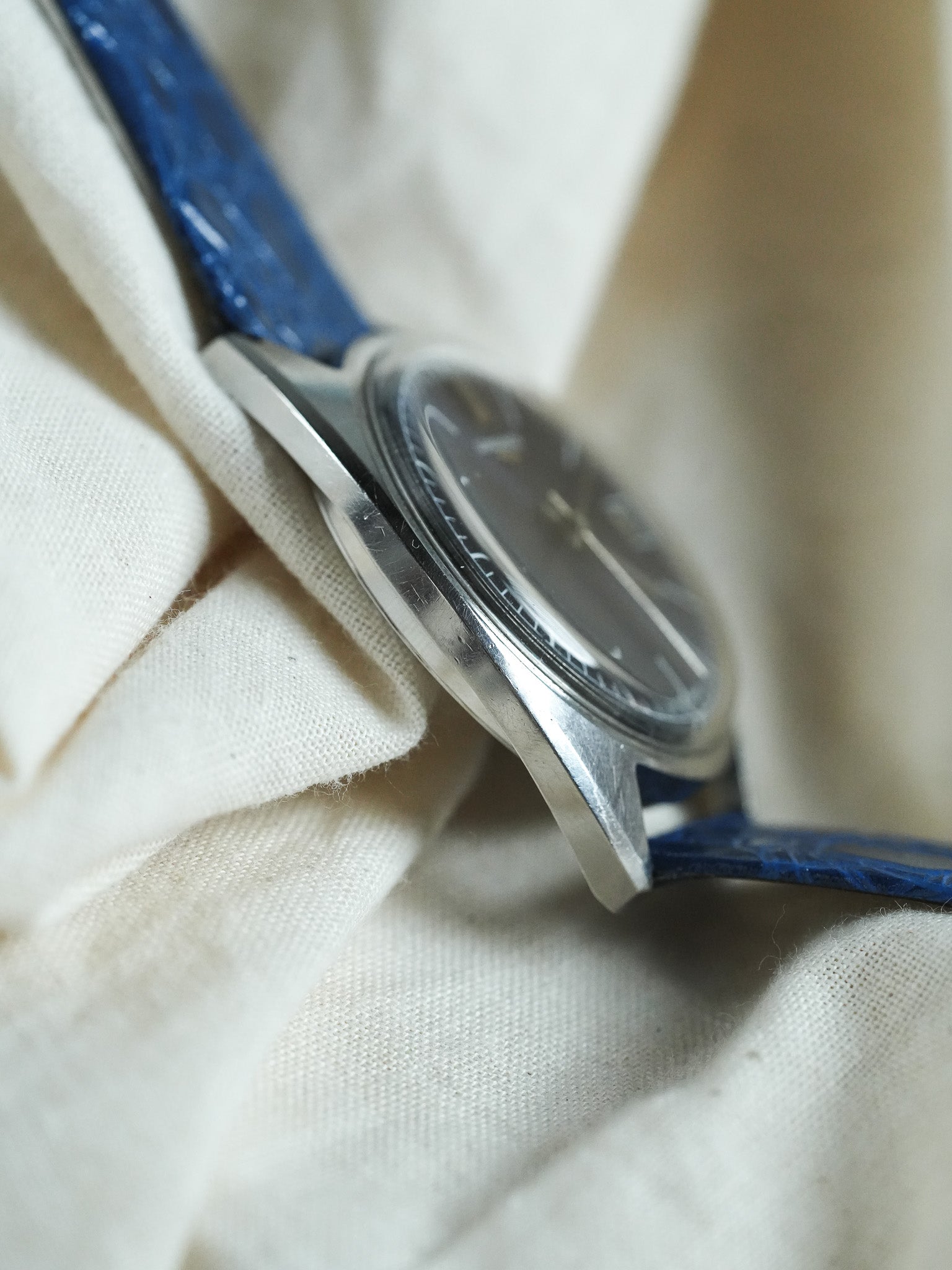 Longines - Tonneau Acier Bleu - Boite & Papier - 1980s - Atelier Victor - Vintage Shop