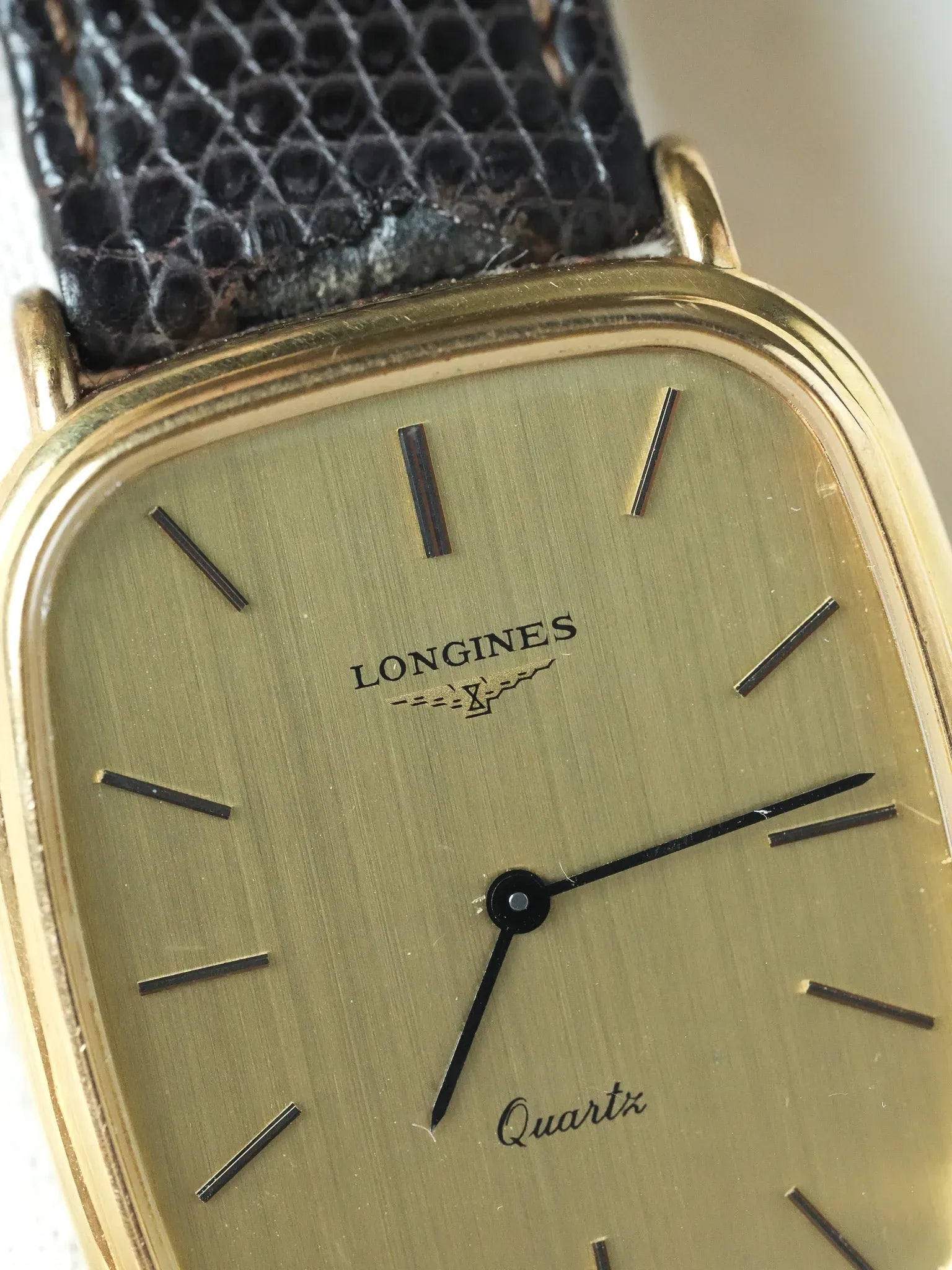Longines - Tonneau Allongé plaqué Or index onyx - 1980s - Atelier Victor - Vintage Shop
