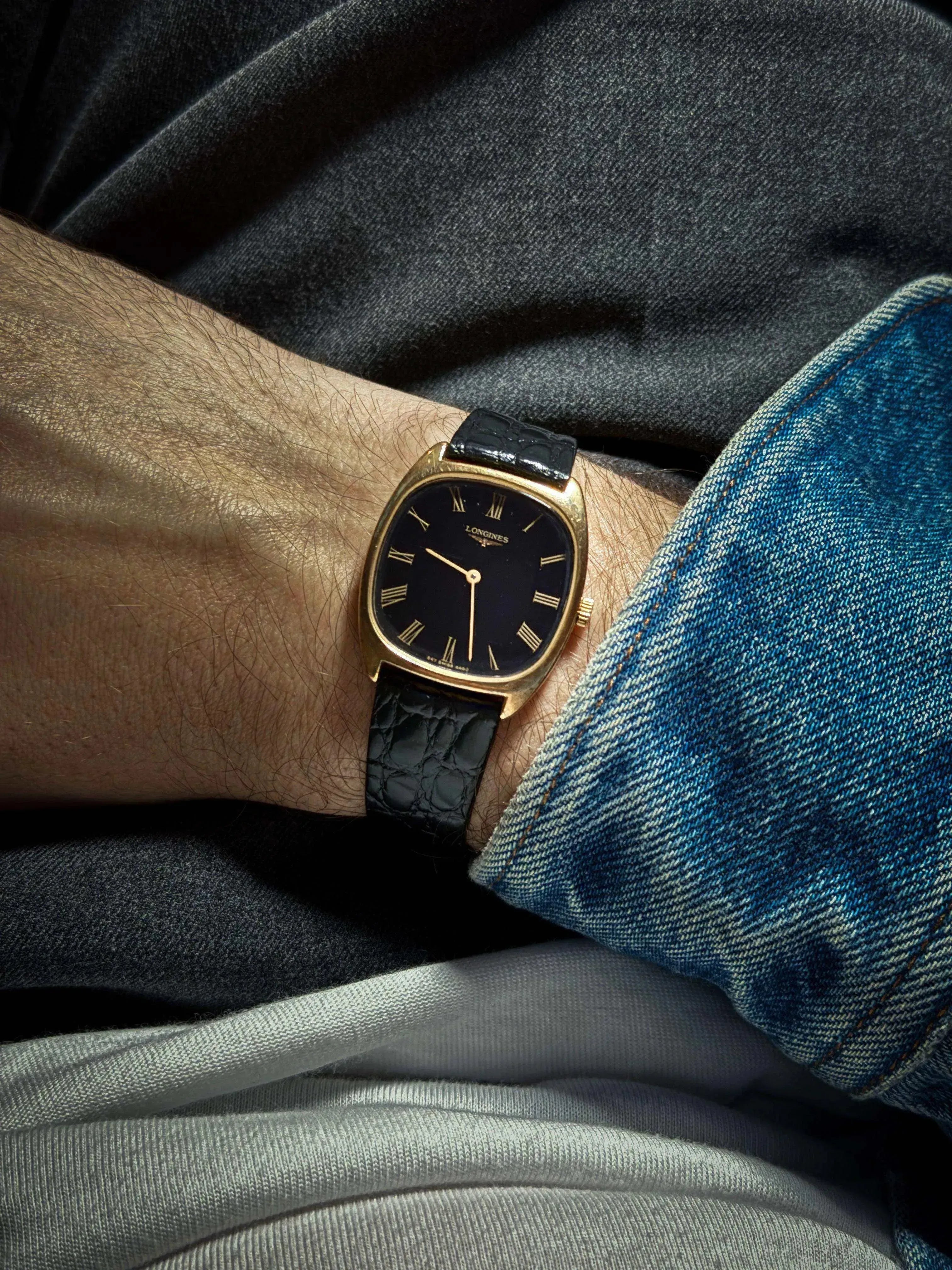 Longines - Tonneau Cadran Noir Or Romain - 1978 - Atelier Victor