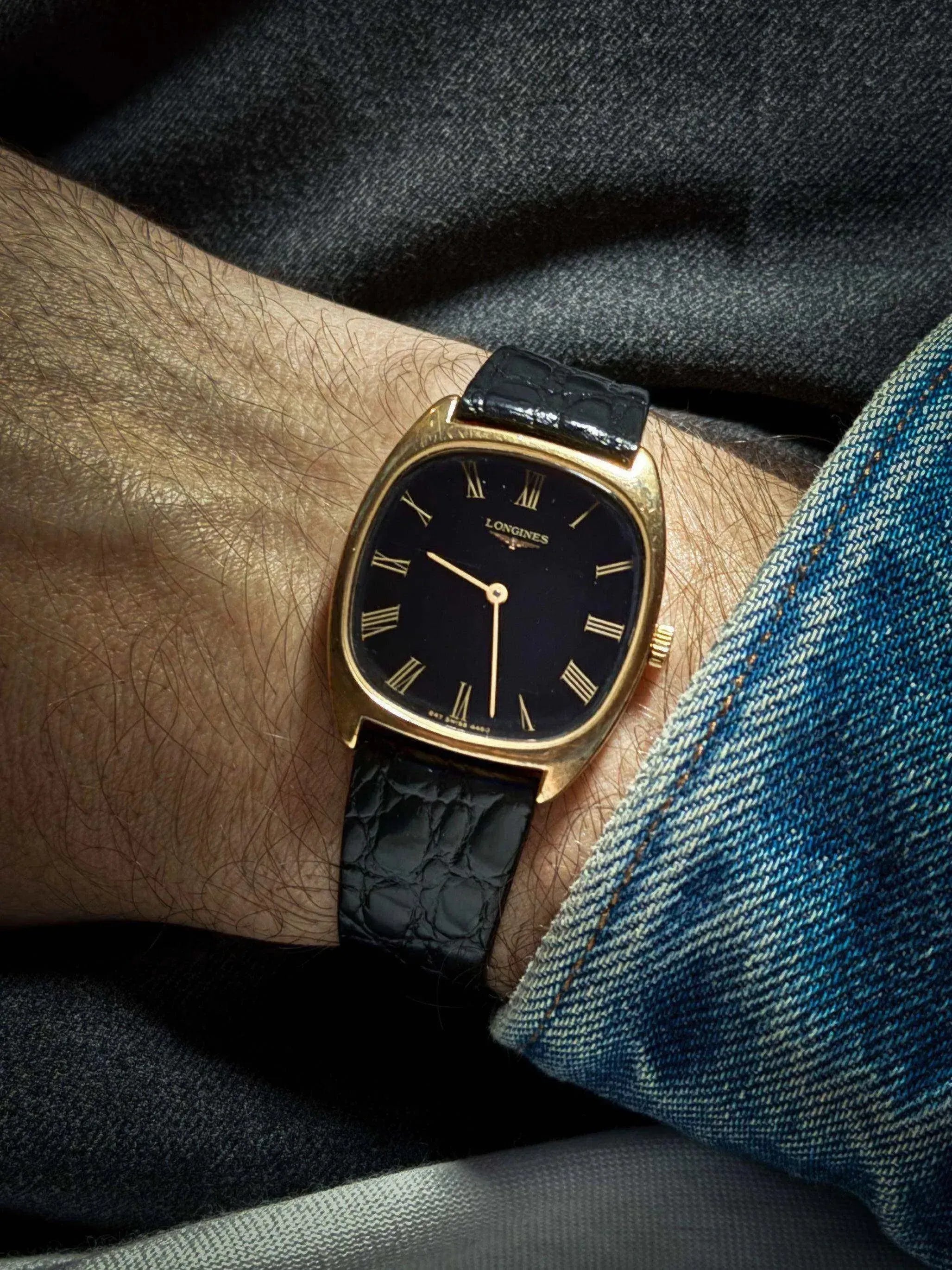 Longines - Tonneau Cadran Noir Or Romain - 1978 - Atelier Victor