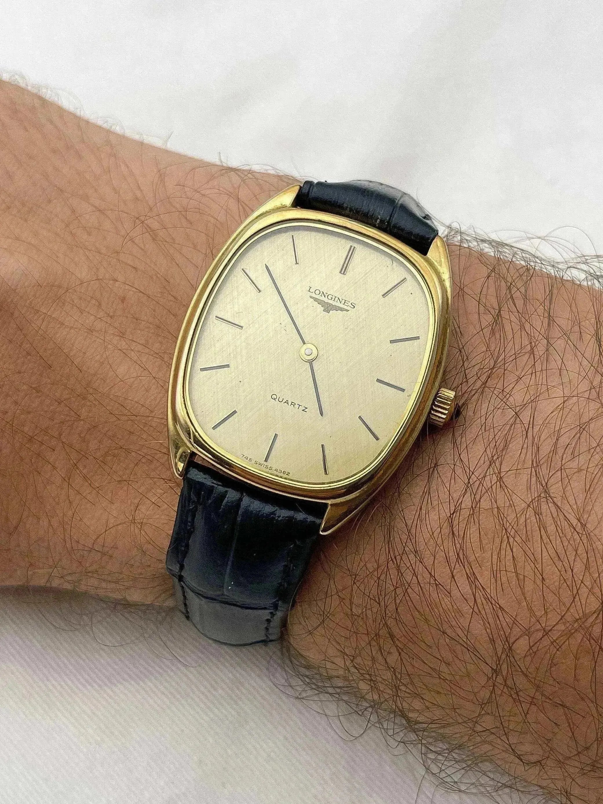 Longines - Tonneau Gold Cabochon - 1979 - Atelier Victor