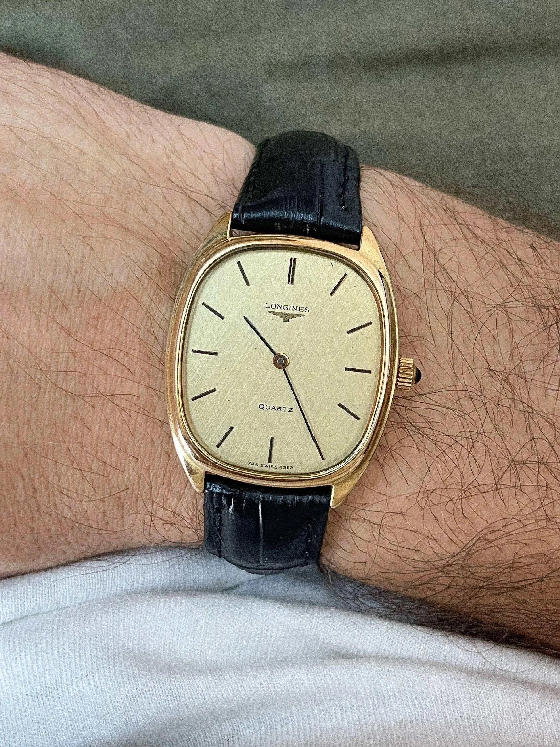 Longines - Tonneau Gold Cabochon - 1979 - Atelier Victor Paris - Vintage Watch Shop Dubai