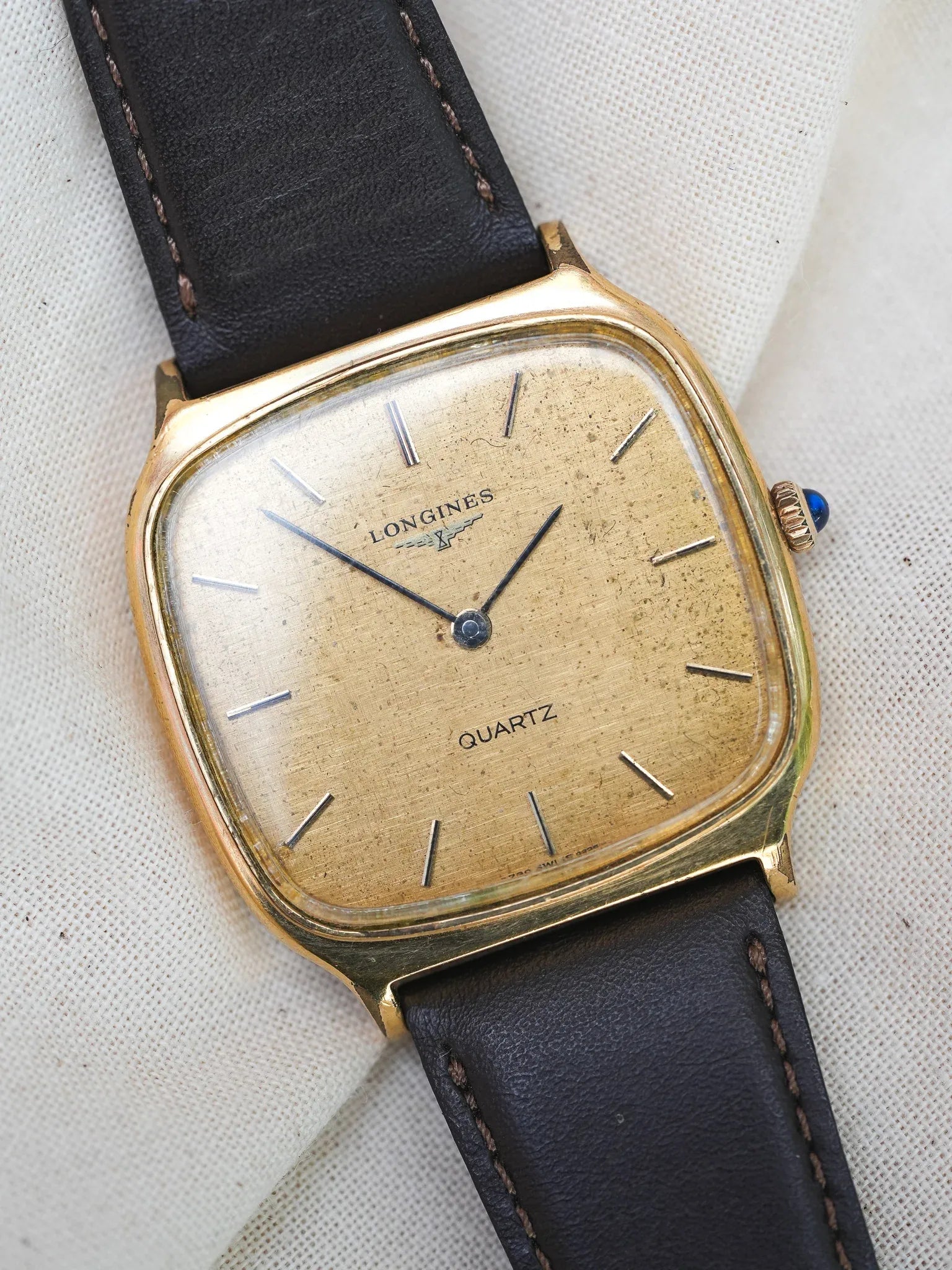 Longines - Tv plaqué or cadran lin cabochon - 1980s - Atelier Victor
