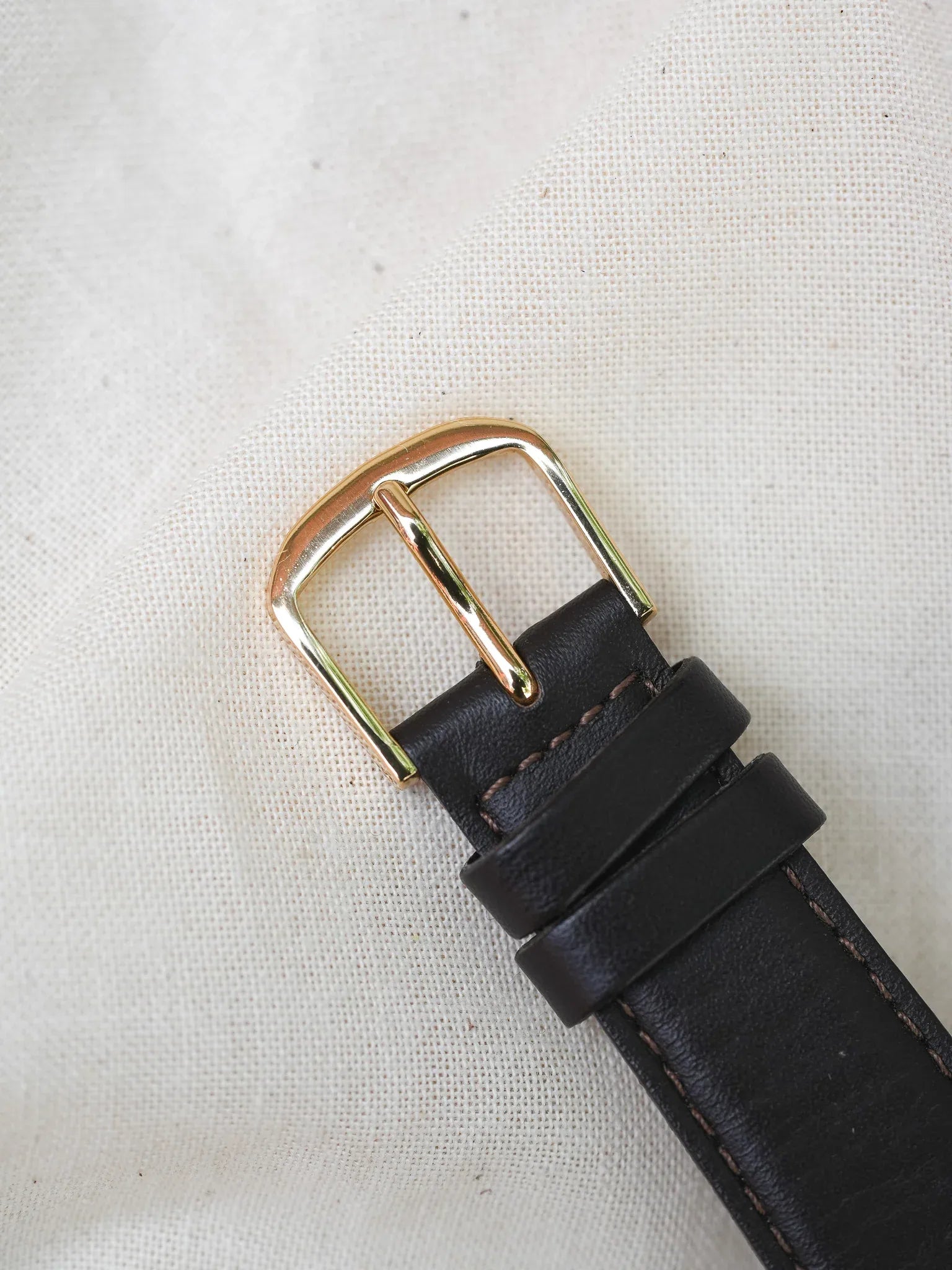 Longines - Tv plaqué or cadran lin cabochon - 1980s - Atelier Victor