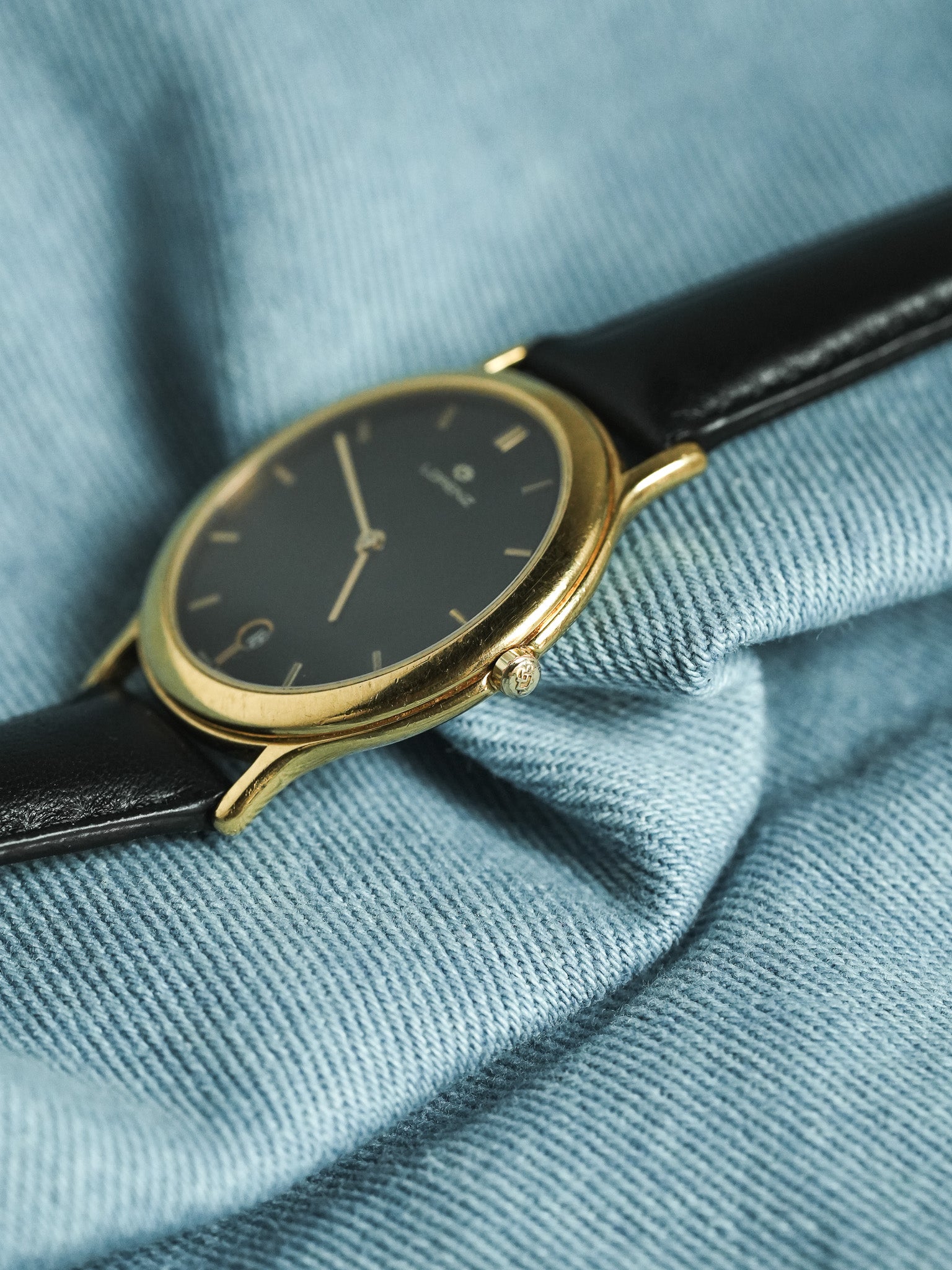 Lorenz - Plaqué or noir date 6h - 1990s - Atelier Victor - Vintage Shop