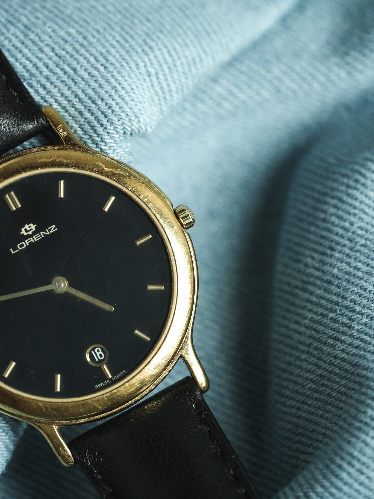 Lorenz - Plaqué or noir date 6h - 1990s - Atelier Victor - Vintage Shop