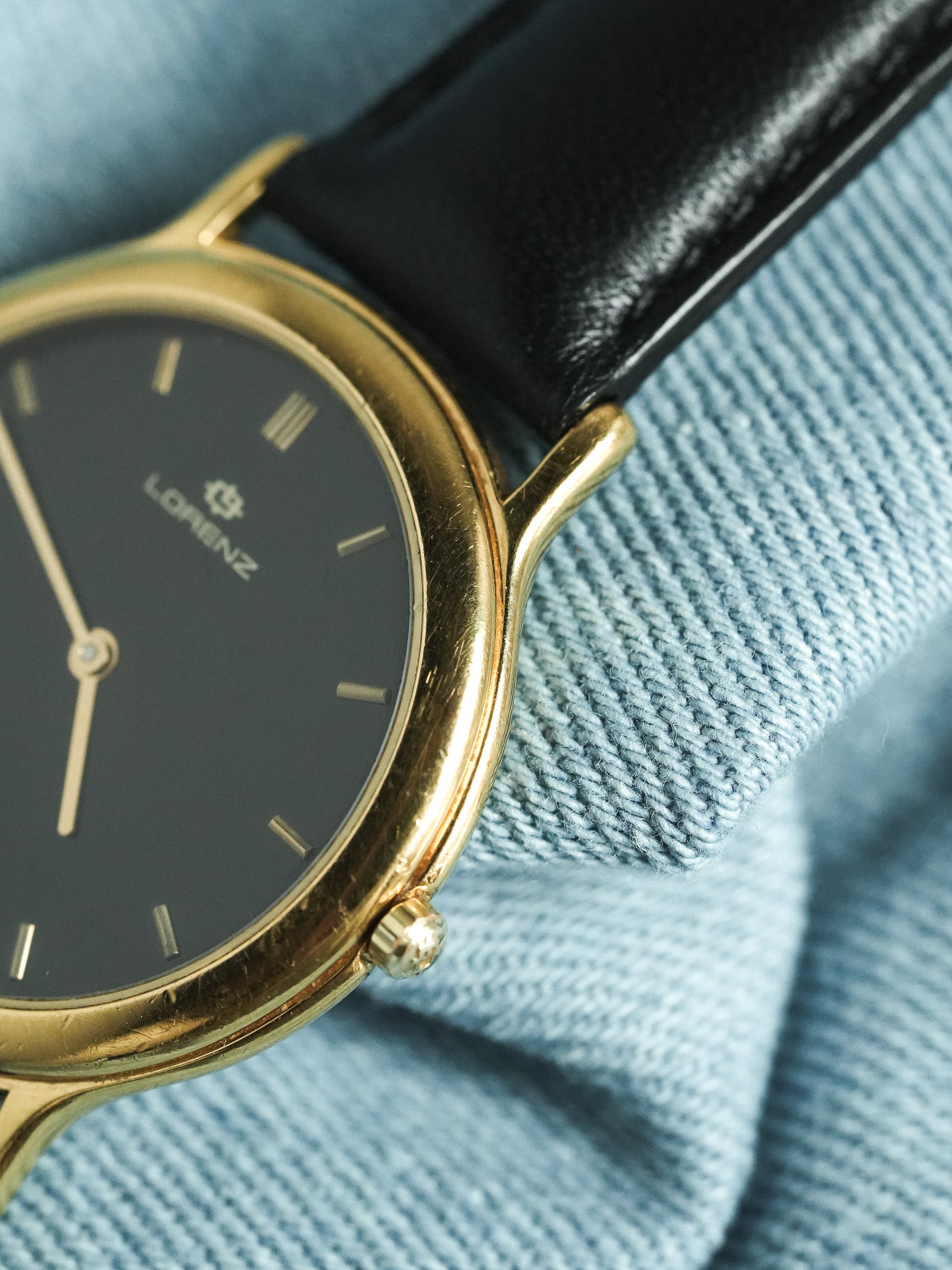 Lorenz - Plaqué or noir date 6h - 1990s - Atelier Victor - Vintage Shop