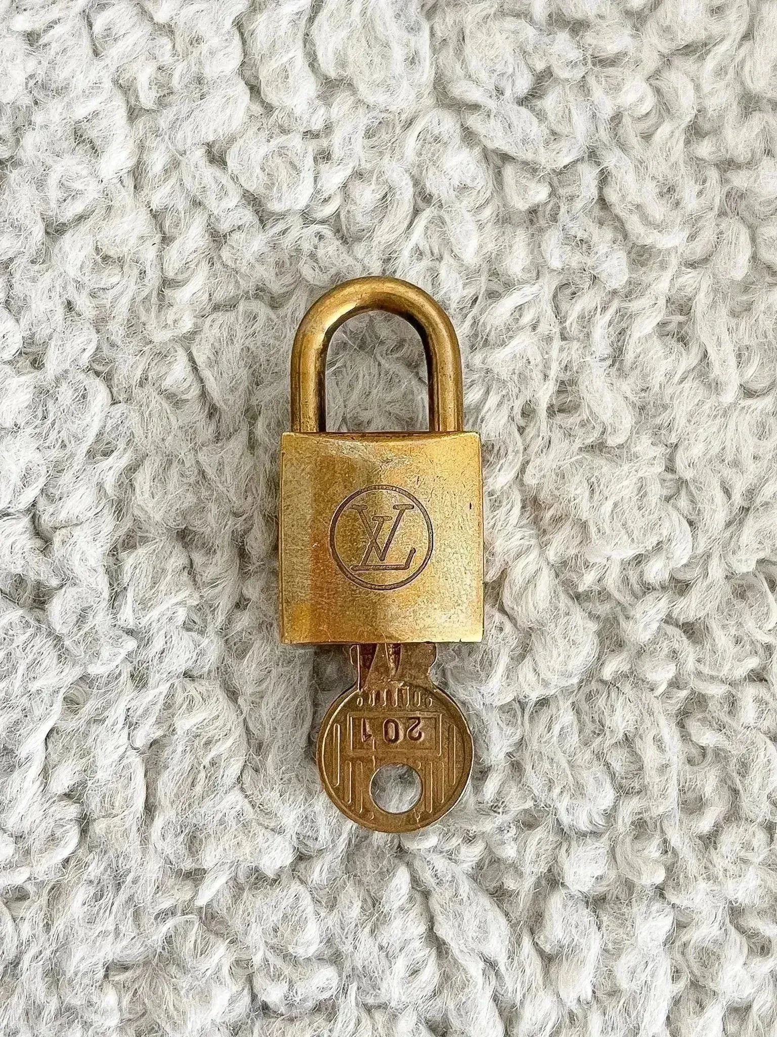 Louis Vuitton - Cadenas à clé vintage numéro 201 - Atelier Victor