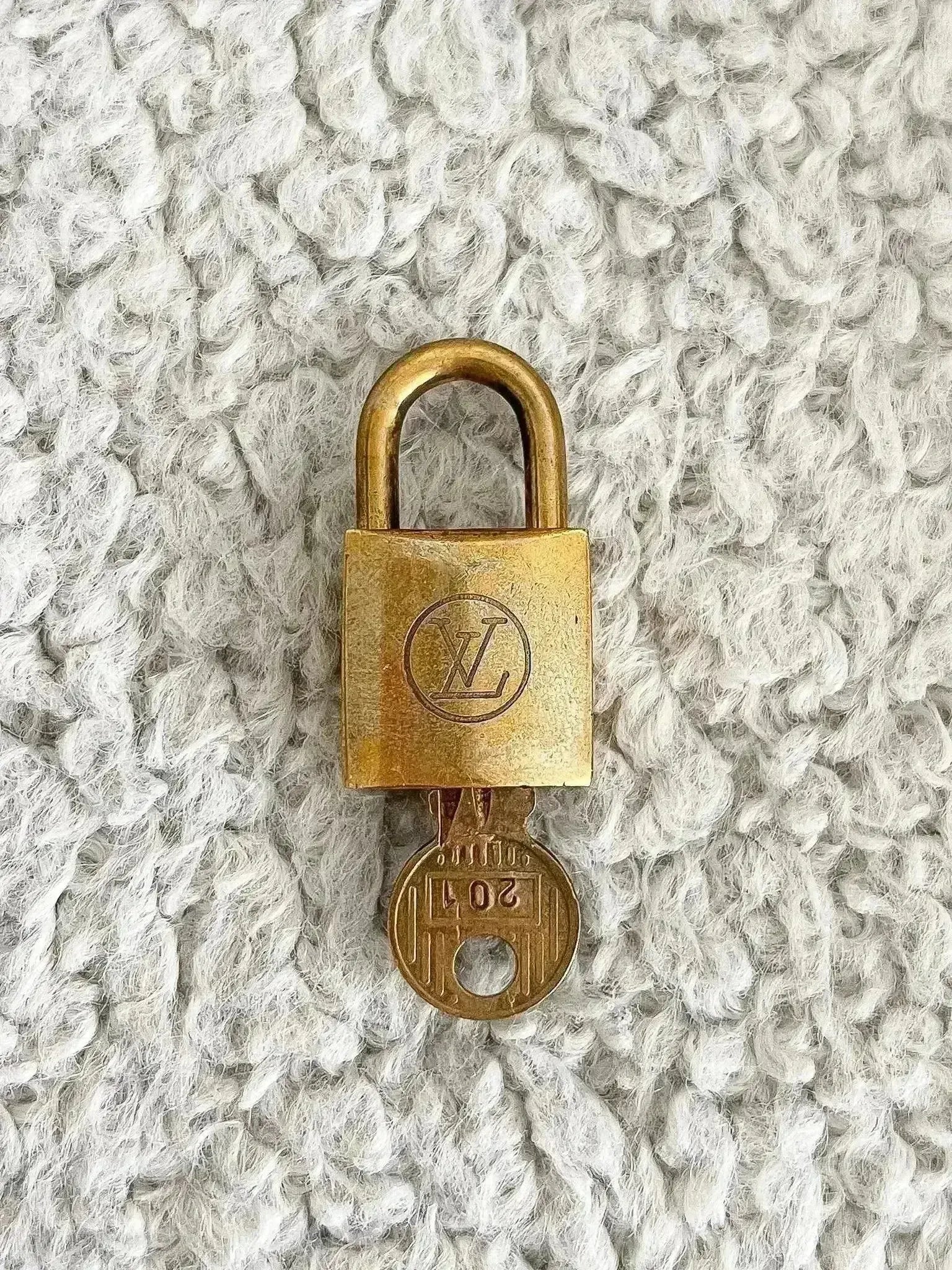 Louis Vuitton - Cadenas à clé vintage numéro 201 - Atelier Victor