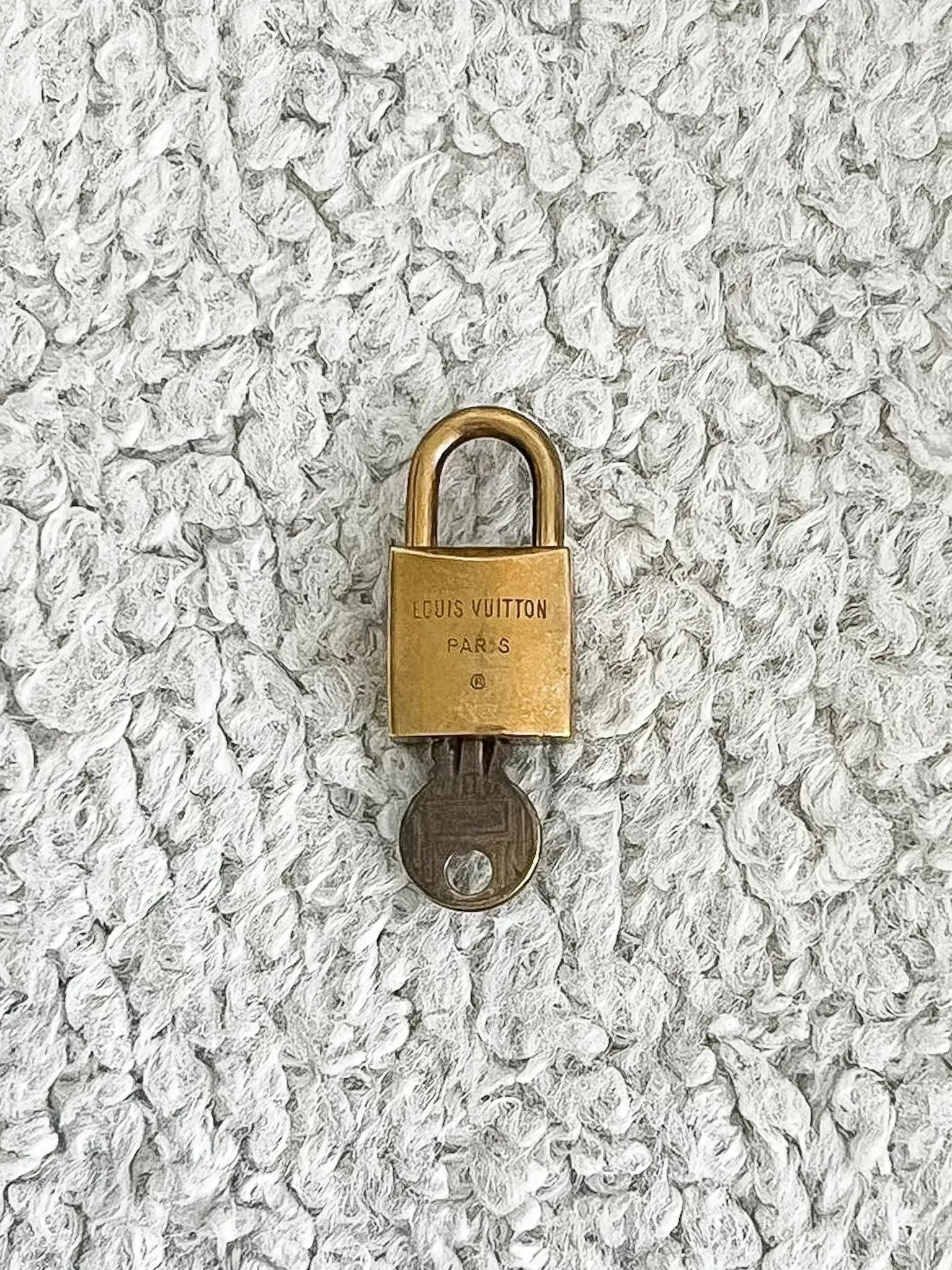 Louis Vuitton - Cadenas à clé vintage numéro 201 - Atelier Victor