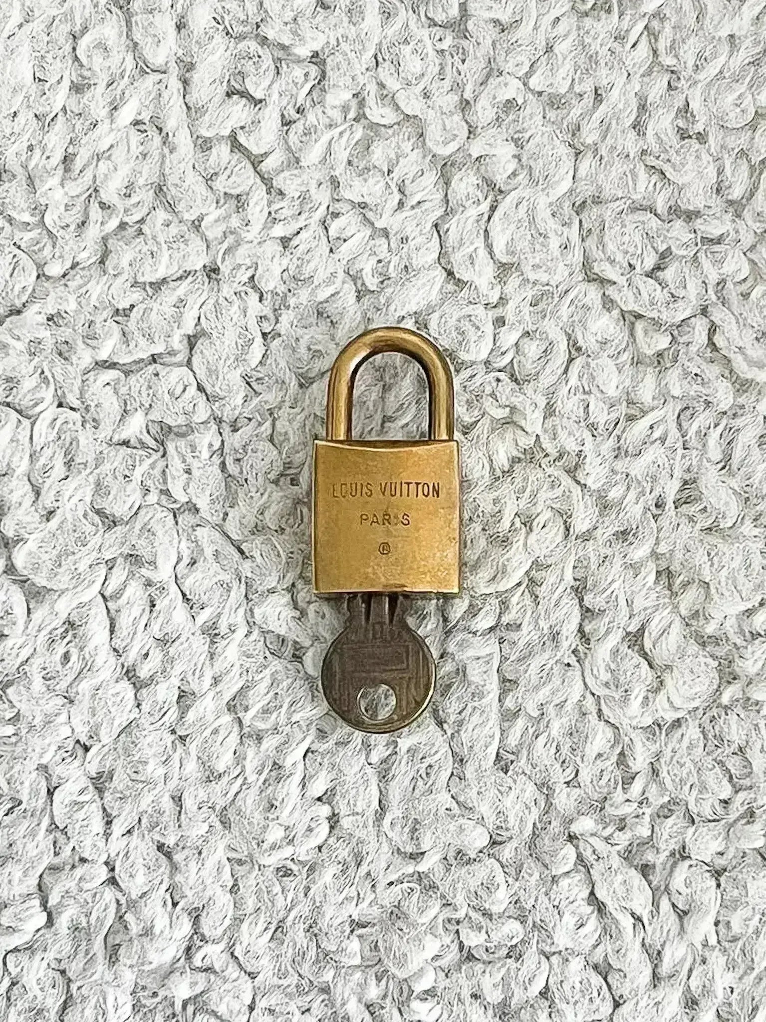 Louis Vuitton - Cadenas à clé vintage numéro 201 - Atelier Victor