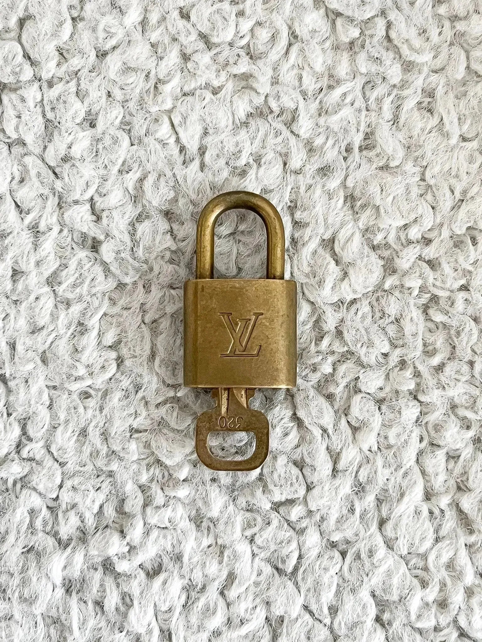 Louis Vuitton - Cadenas à clé vintage numero 320 - Atelier Victor