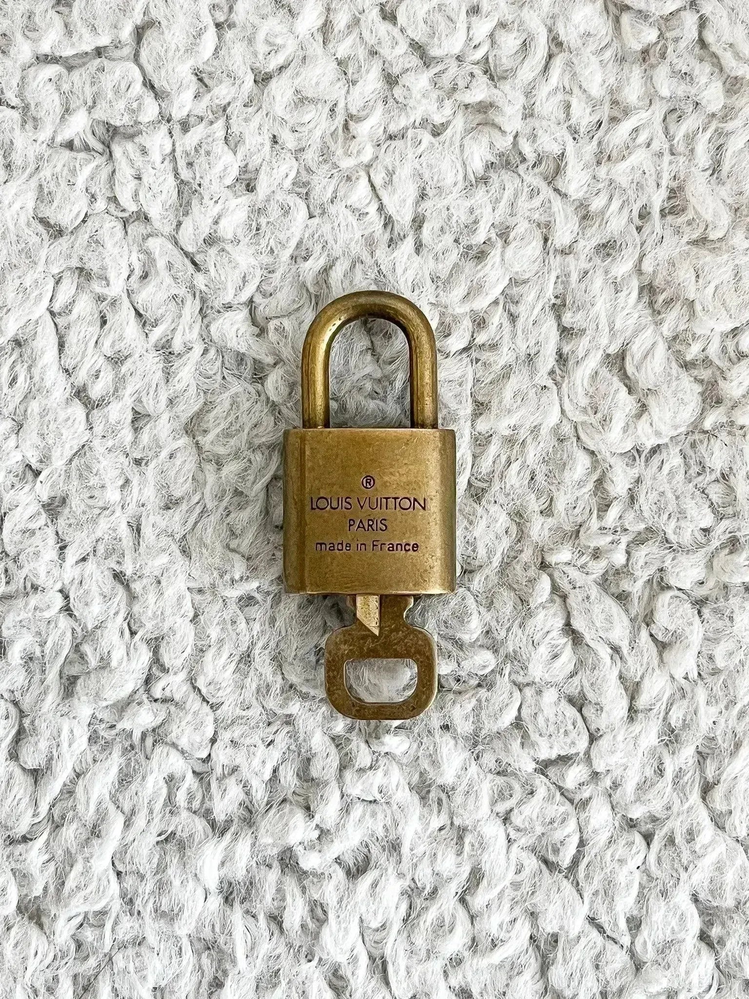 Louis Vuitton - Cadenas à clé vintage numero 320 - Atelier Victor