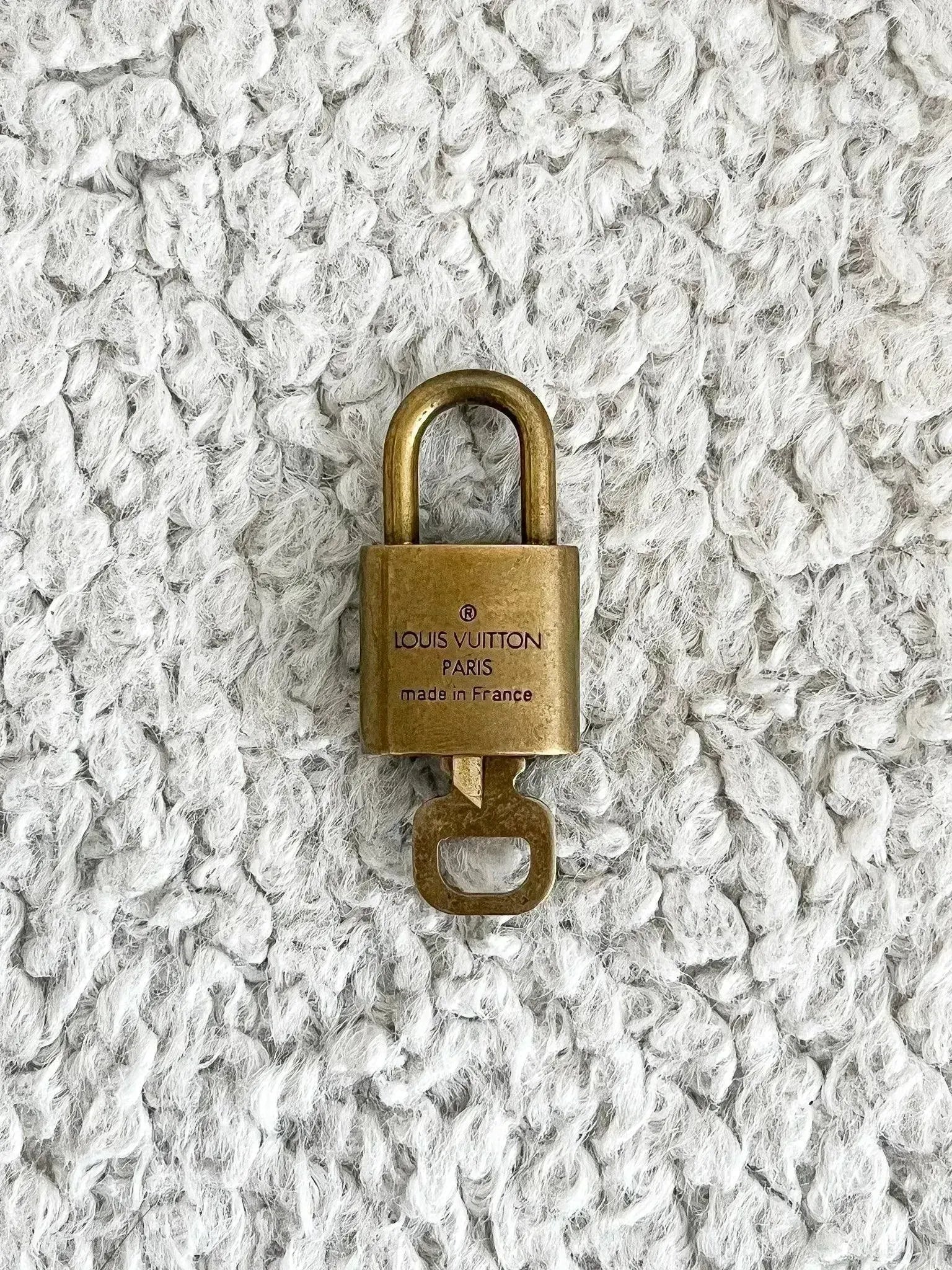 Louis Vuitton - Cadenas à clé vintage numero 320 - Atelier Victor