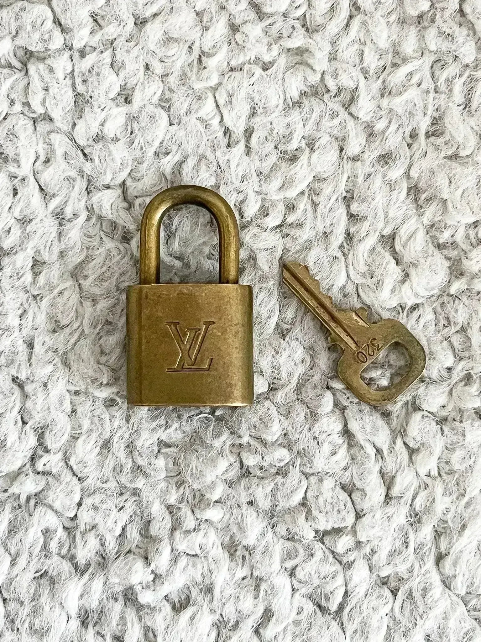 Louis Vuitton - Cadenas à clé vintage numero 320 - Atelier Victor
