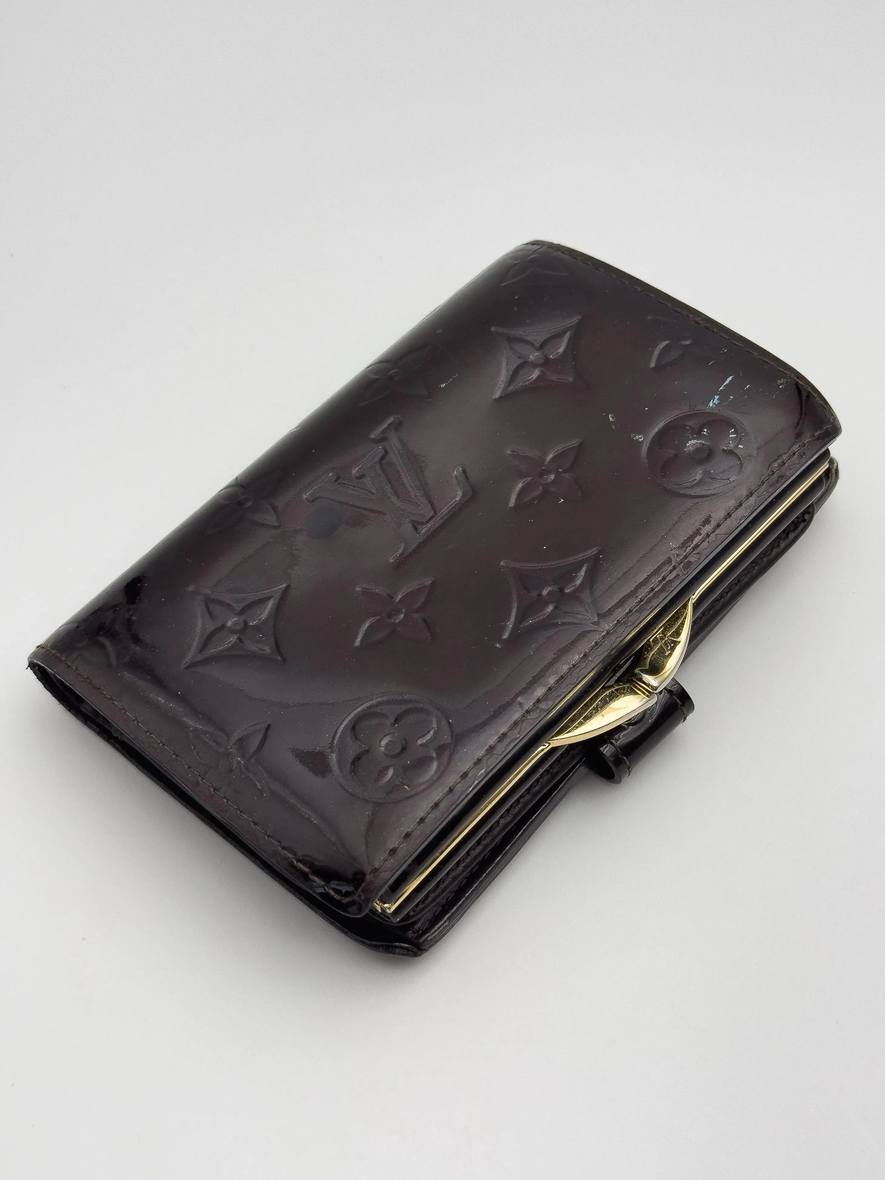Louis Vuitton - Portefeuille en cuir verni marron - Atelier Victor Paris - Vintage Watch Shop Dubai