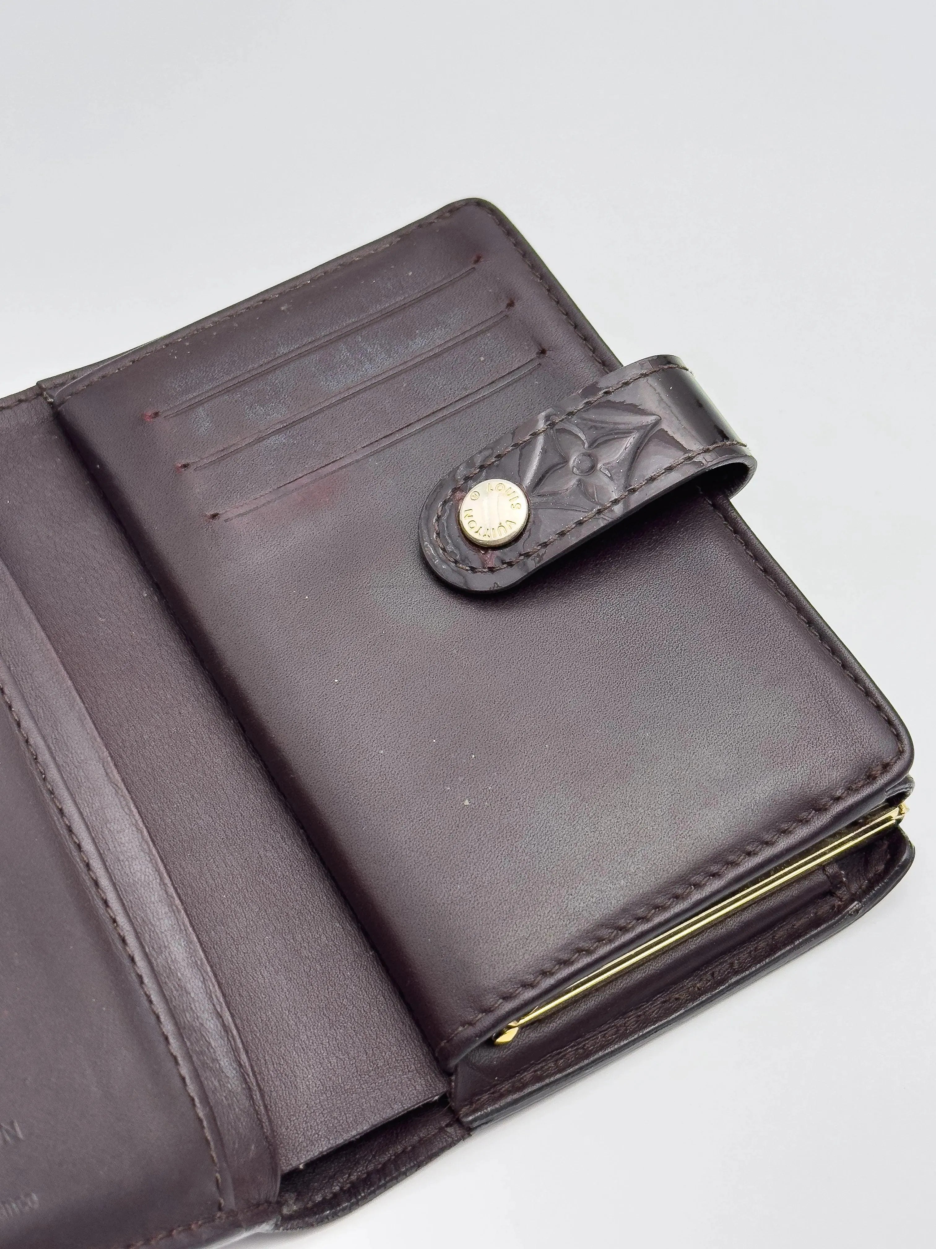 Louis Vuitton - Portefeuille en cuir verni marron - Atelier Victor Paris - Vintage Watch Shop Dubai
