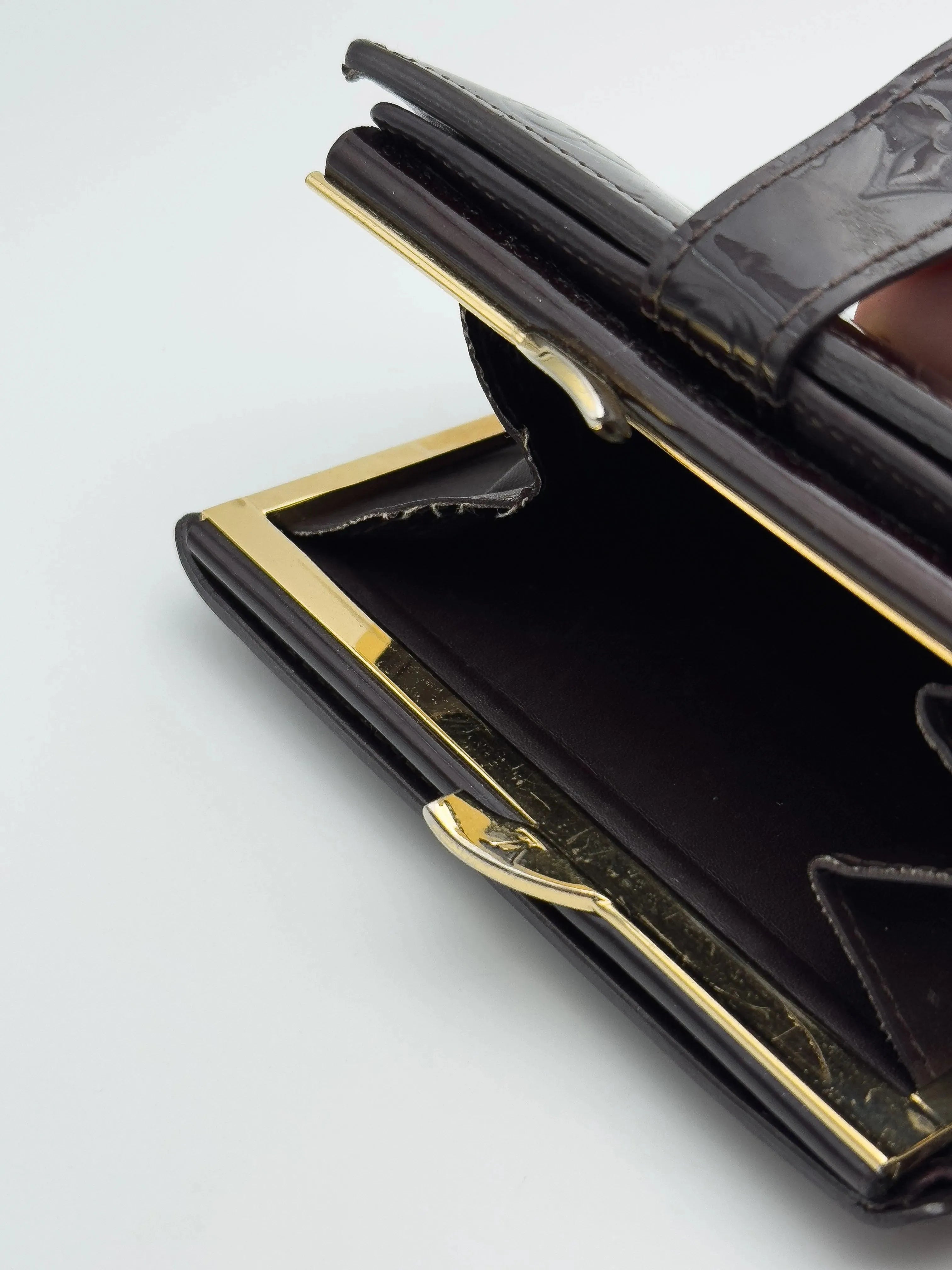 Louis Vuitton - Portefeuille en cuir verni marron - Atelier Victor Paris - Vintage Watch Shop Dubai