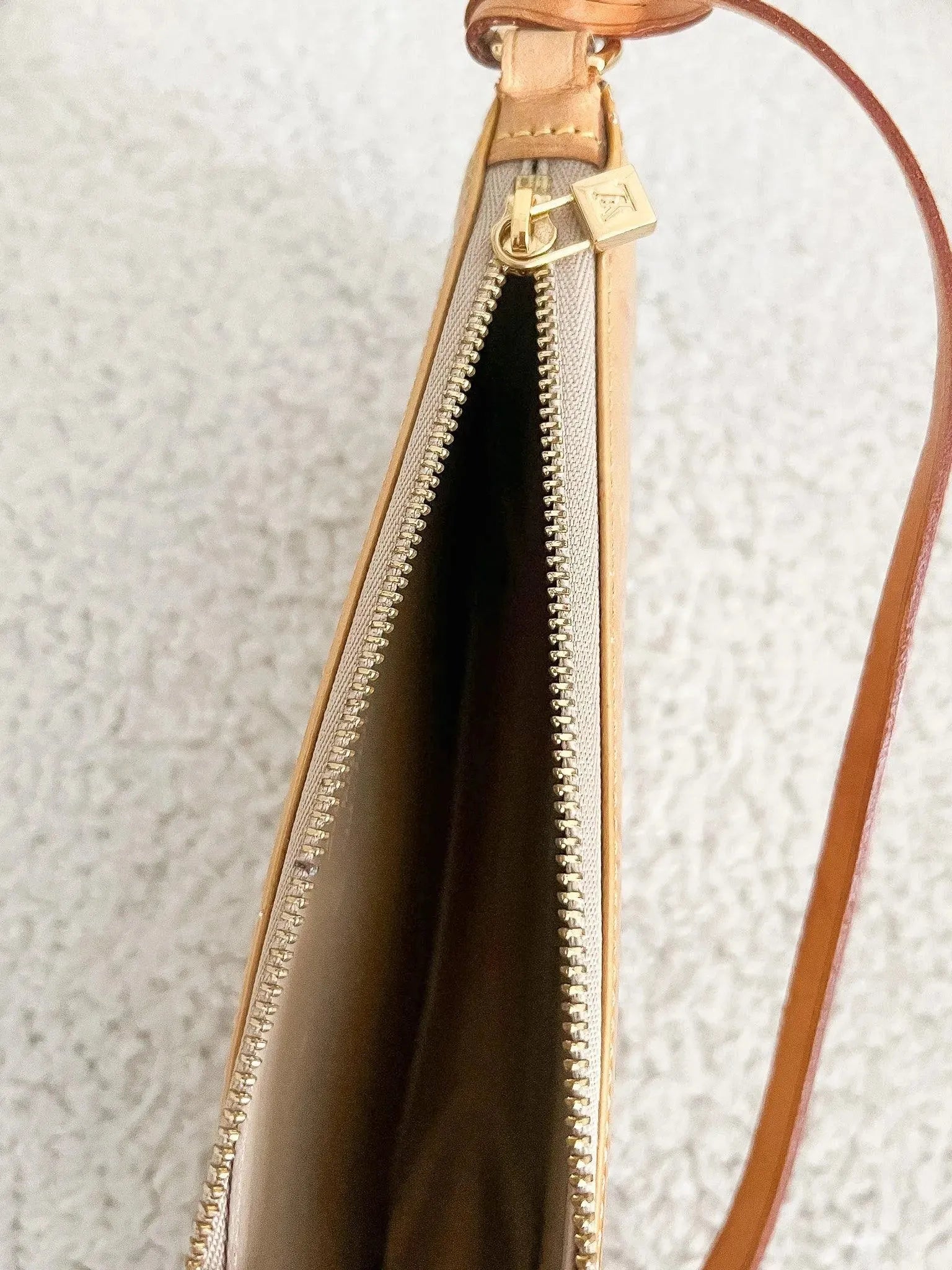 Louis Vuitton - Sac Lexington Jaune - Atelier Victor Paris - Vintage Watch Shop Dubai