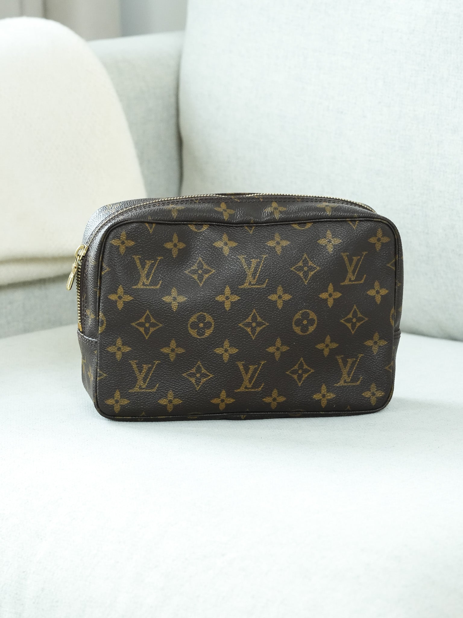 Louis Vuitton Trousse de Toilette 23 Toile Monogram Vintage - Atelier Victor