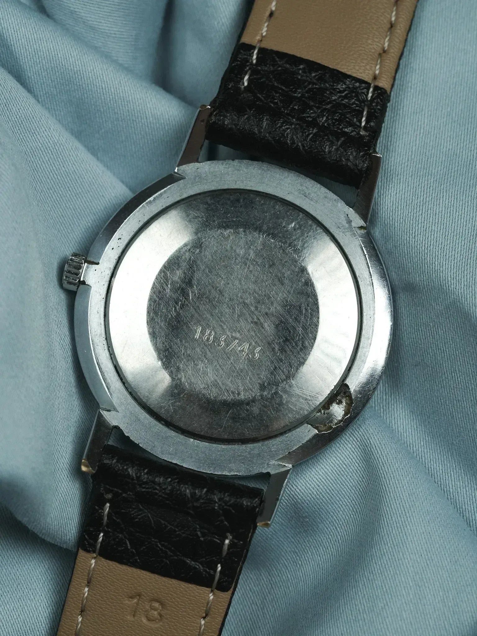 Luch - Schwarzes Zifferblatt Weiße Indizes - 1960s