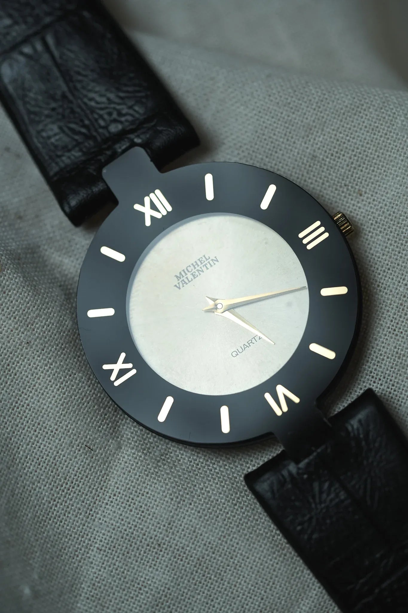 Michel Valentin - Ultra plate Rond Noir Lunette Noir Or - NOS - 1990s - Atelier Victor