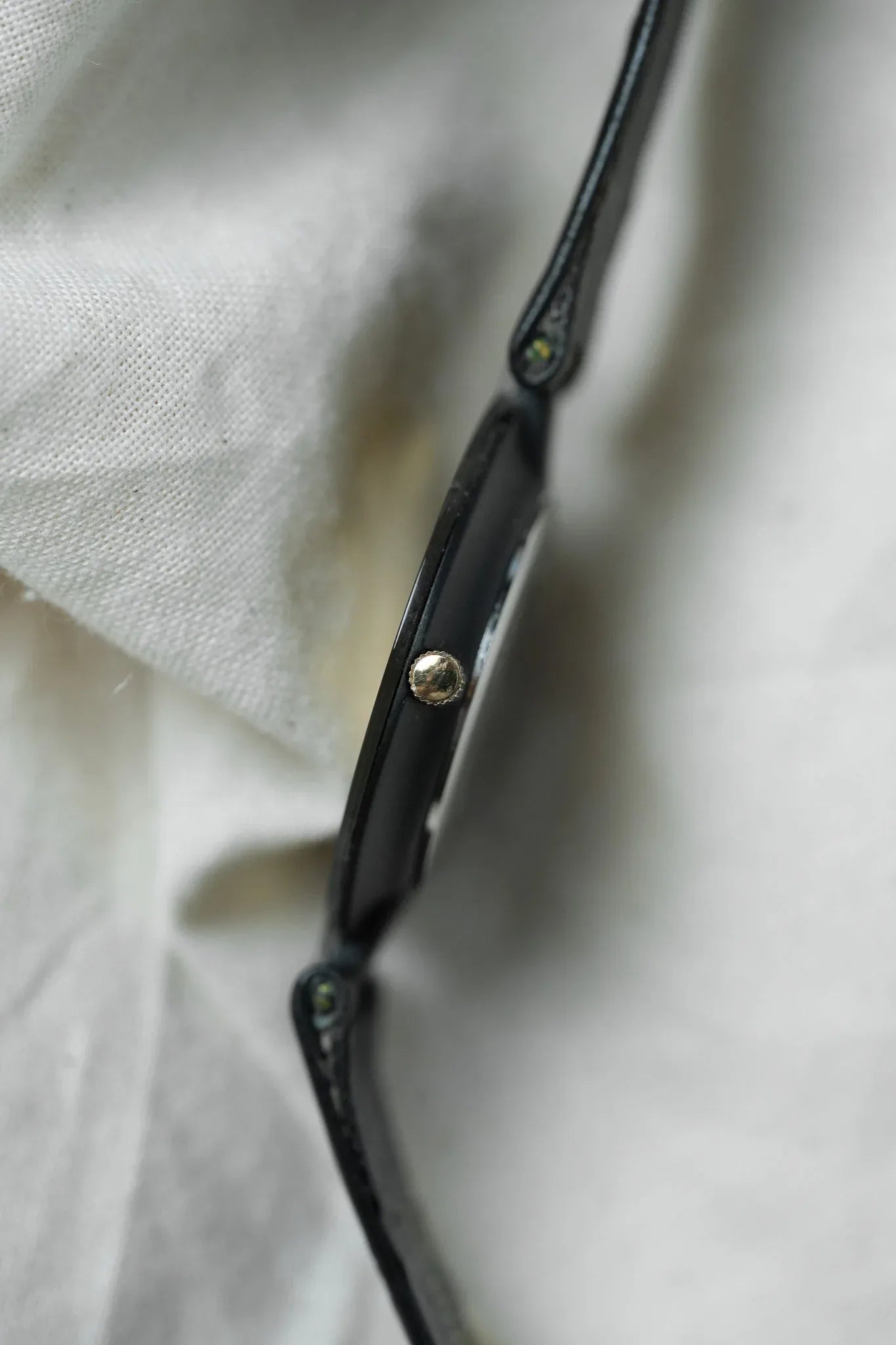 Michel Valentin - Ultra plate Rond Noir Lunette Noir Or - NOS - 1990s - Atelier Victor - Vintage Shop