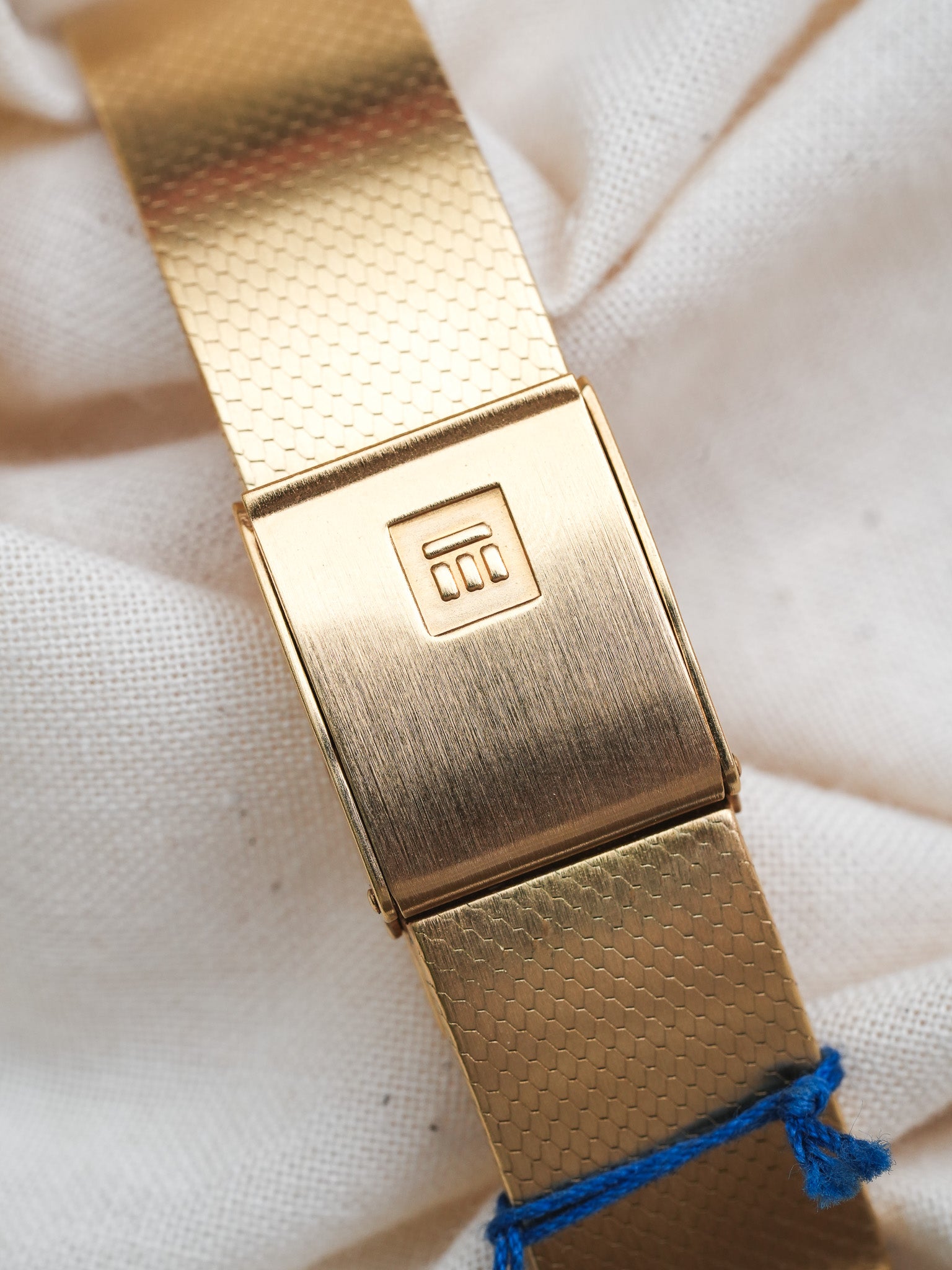 Microma Swiss - Bracelet intégré or date - NOS - 1980s - Atelier Victor - Vintage Shop