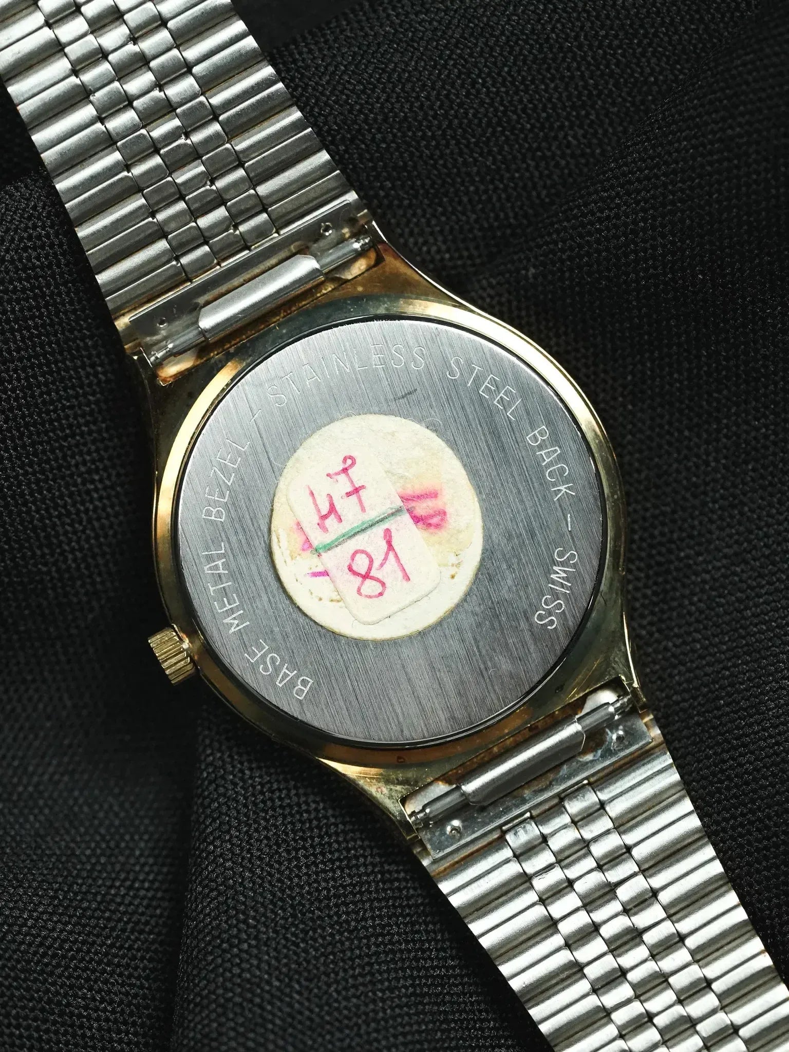 Microma Swiss - Romain Blanc Bracelet intégré plaqué or - Neuve de stock - 1990s - Atelier Victor